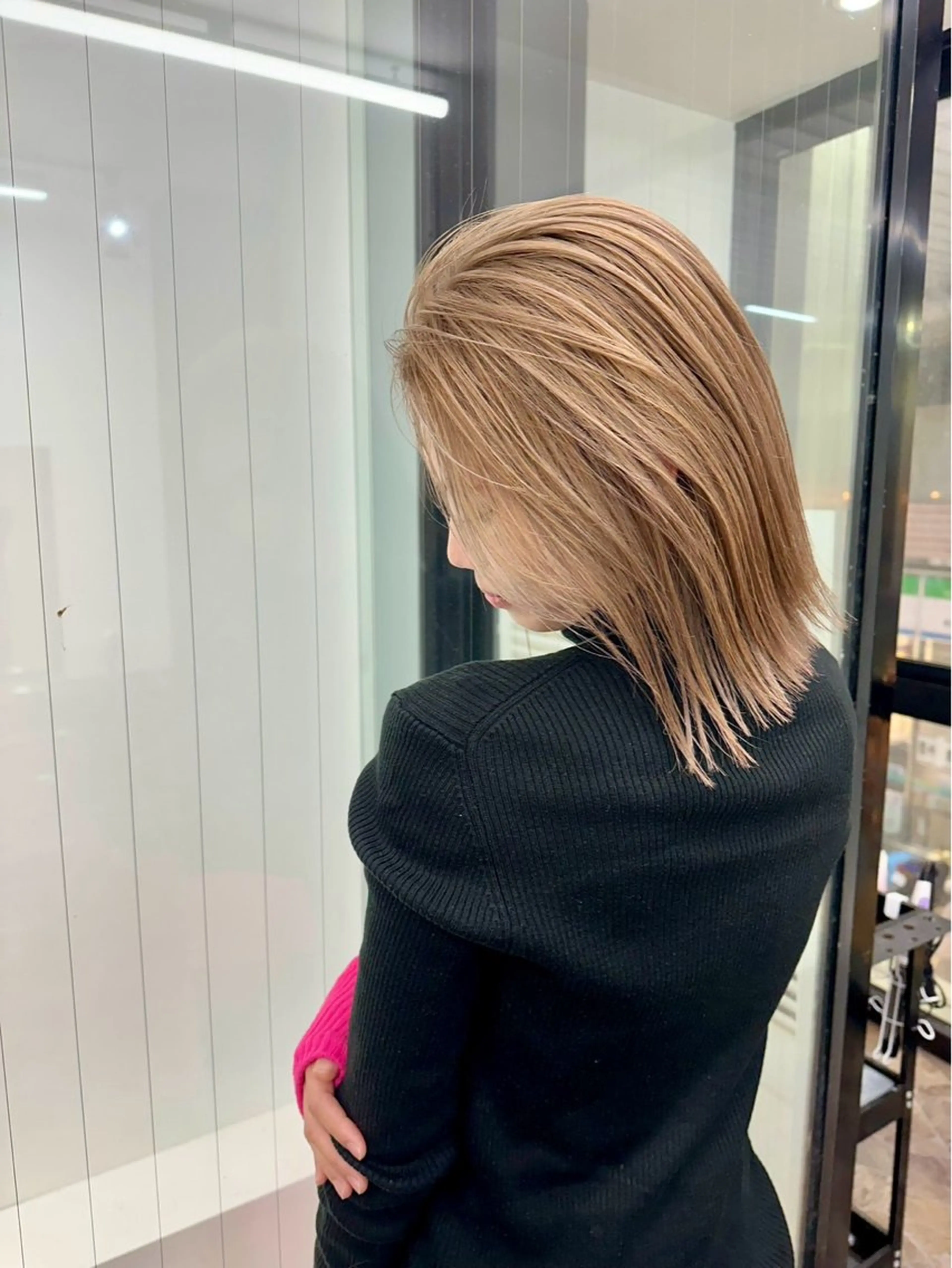 ショート ミストバング ハイライト 髪質改善 韓国風ヘア レイヤーカット 佐野 彩華のヘアスタイル