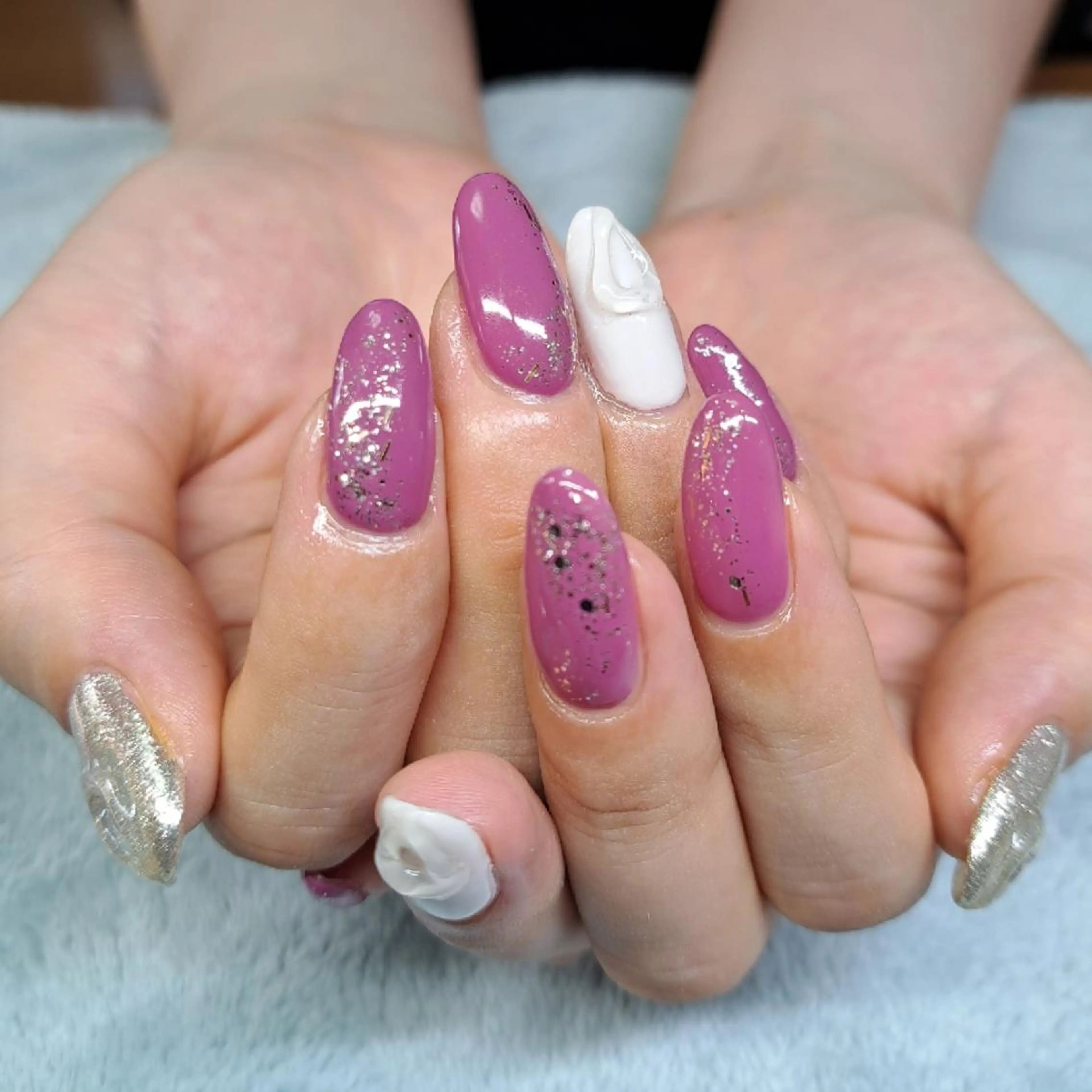 ネイル ストーンネイル HAYASHI  Nのネイルデザイン