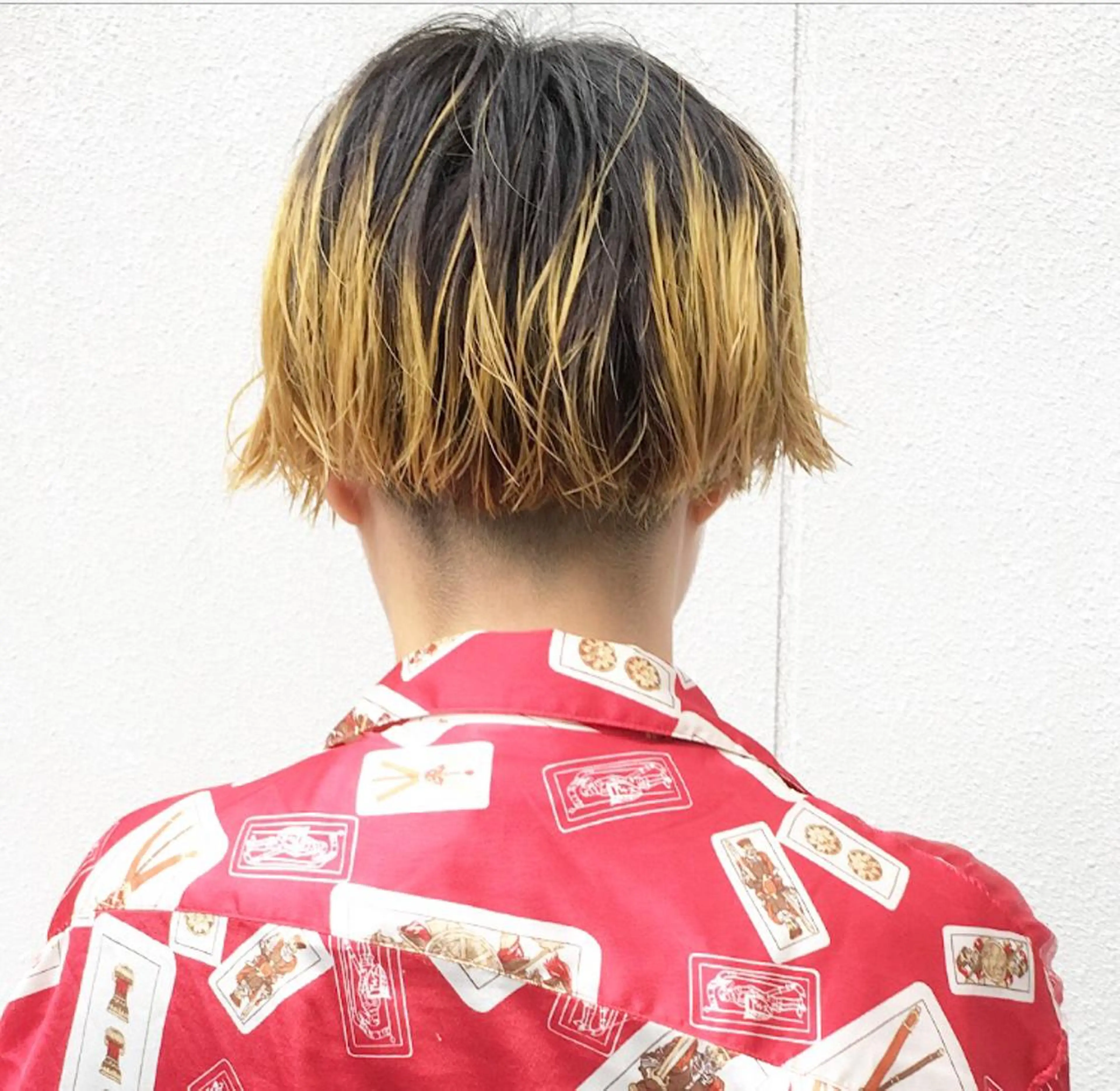 ショート カラー ブリーチ、パーマ 西部笑のヘアスタイル