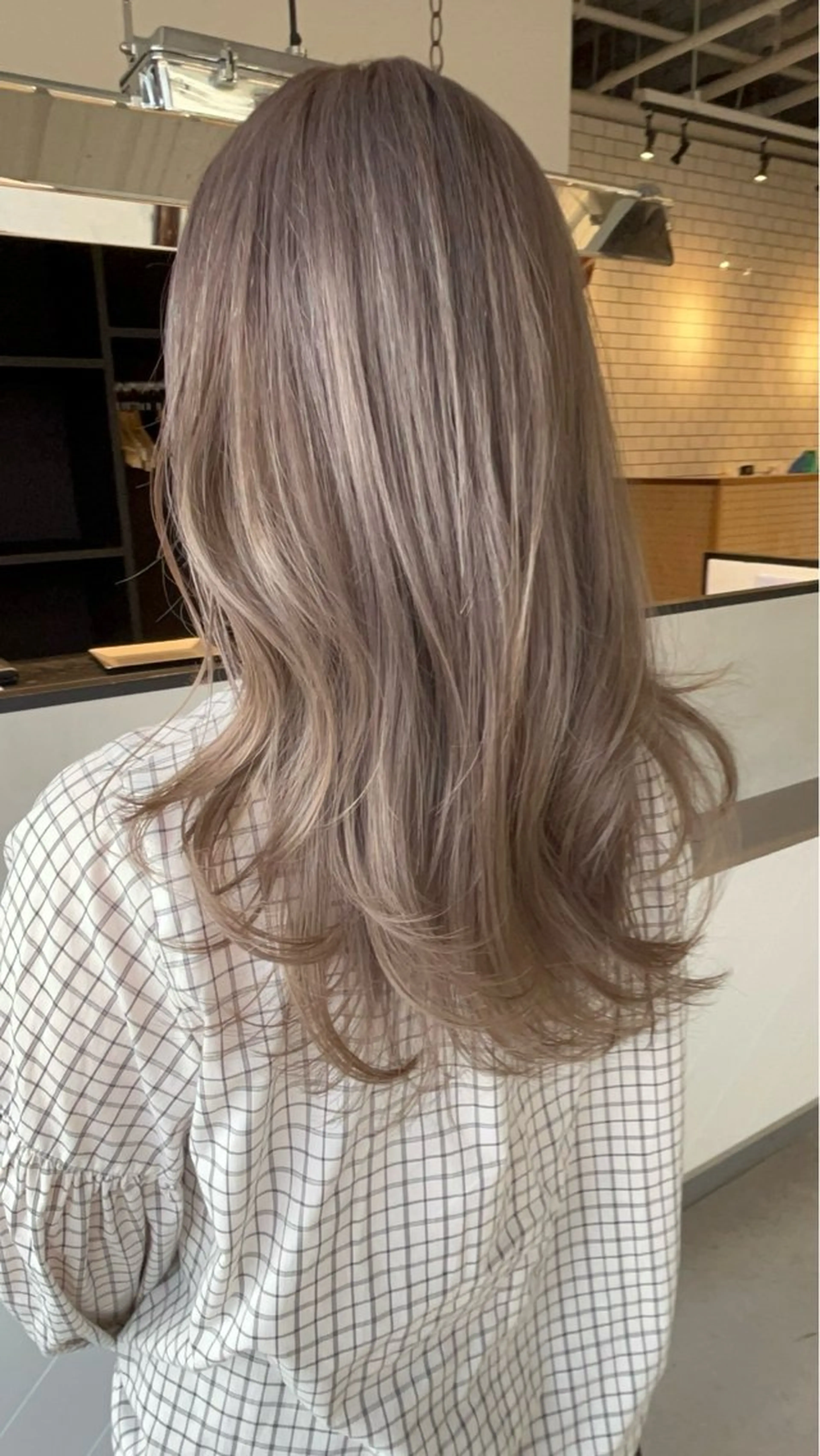 セミロング カラー ベージュカラー ブリーチ ミルクティーベージュ ヘアカラー guinness所属・★美容柱★ 🔥はると🔥のヘアスタイル