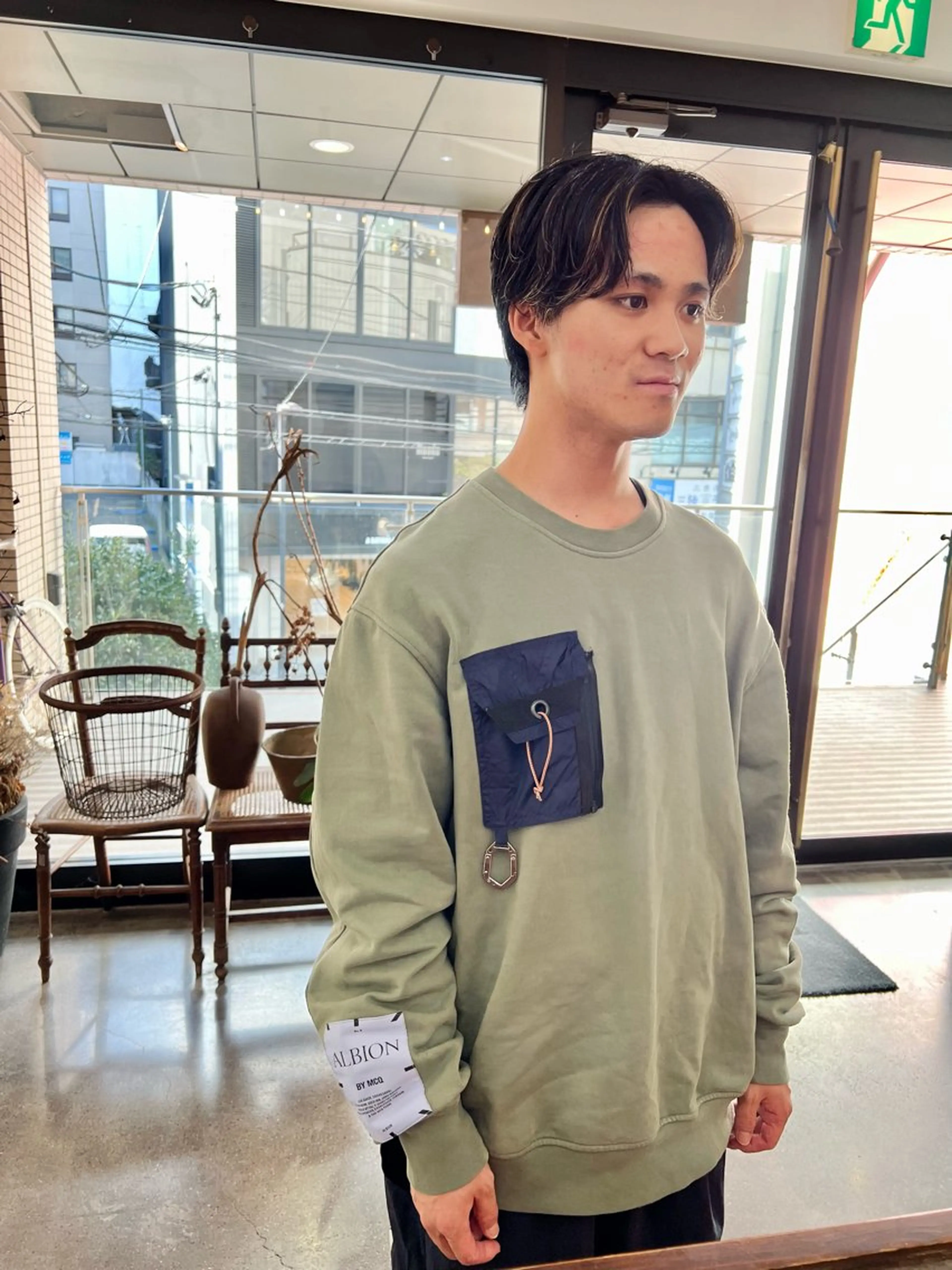 カラー メンズ センターパート メンズハイライト メンズメッシュ ハイライトカラー メッシュ カット ヘアカラー 千葉 郁也のヘアスタイル