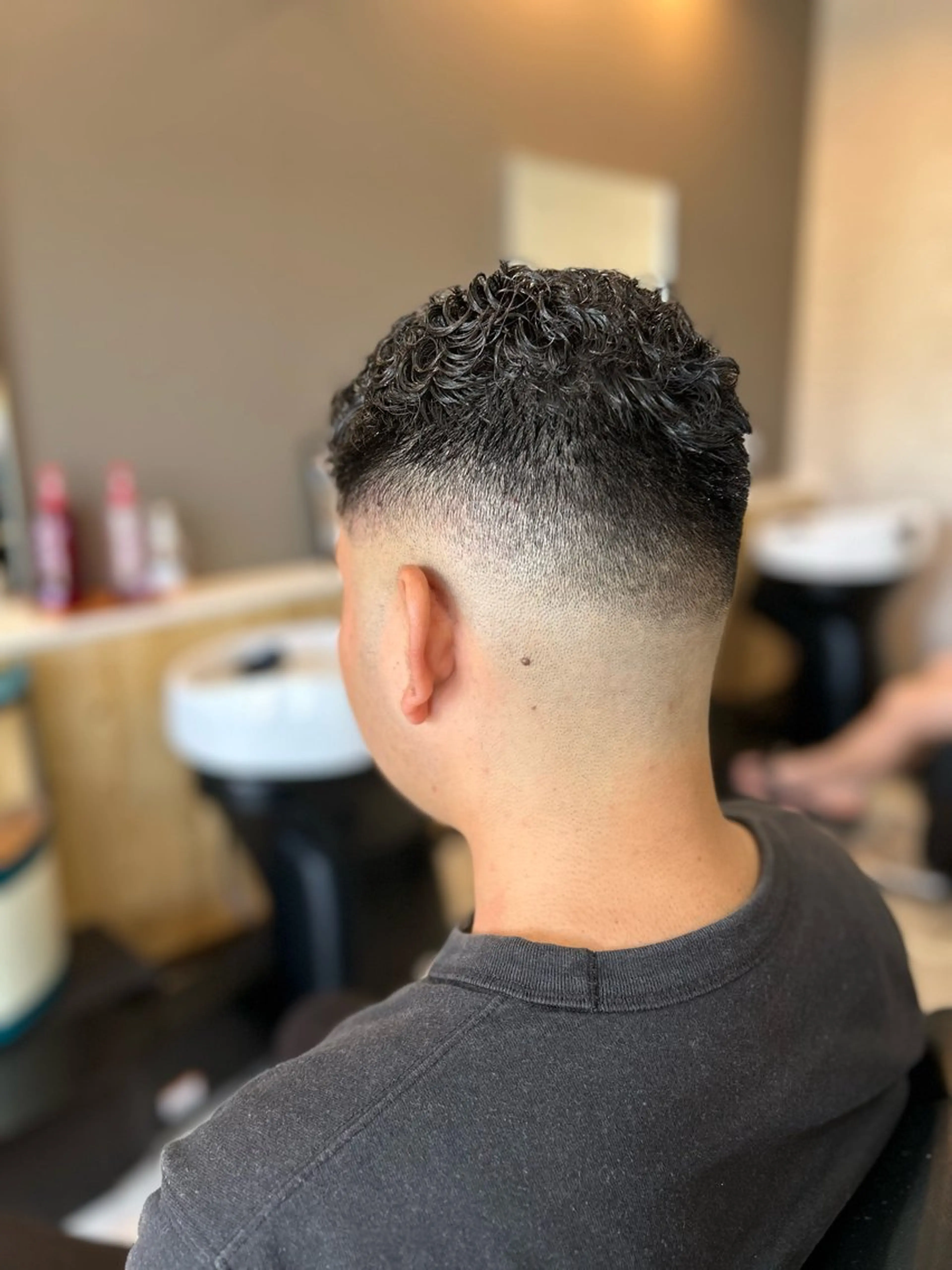 ショート パーマ メンズ カット パーマ ヘアセット THEBARBER TEN所属・伊禮 海凪のヘアスタイル