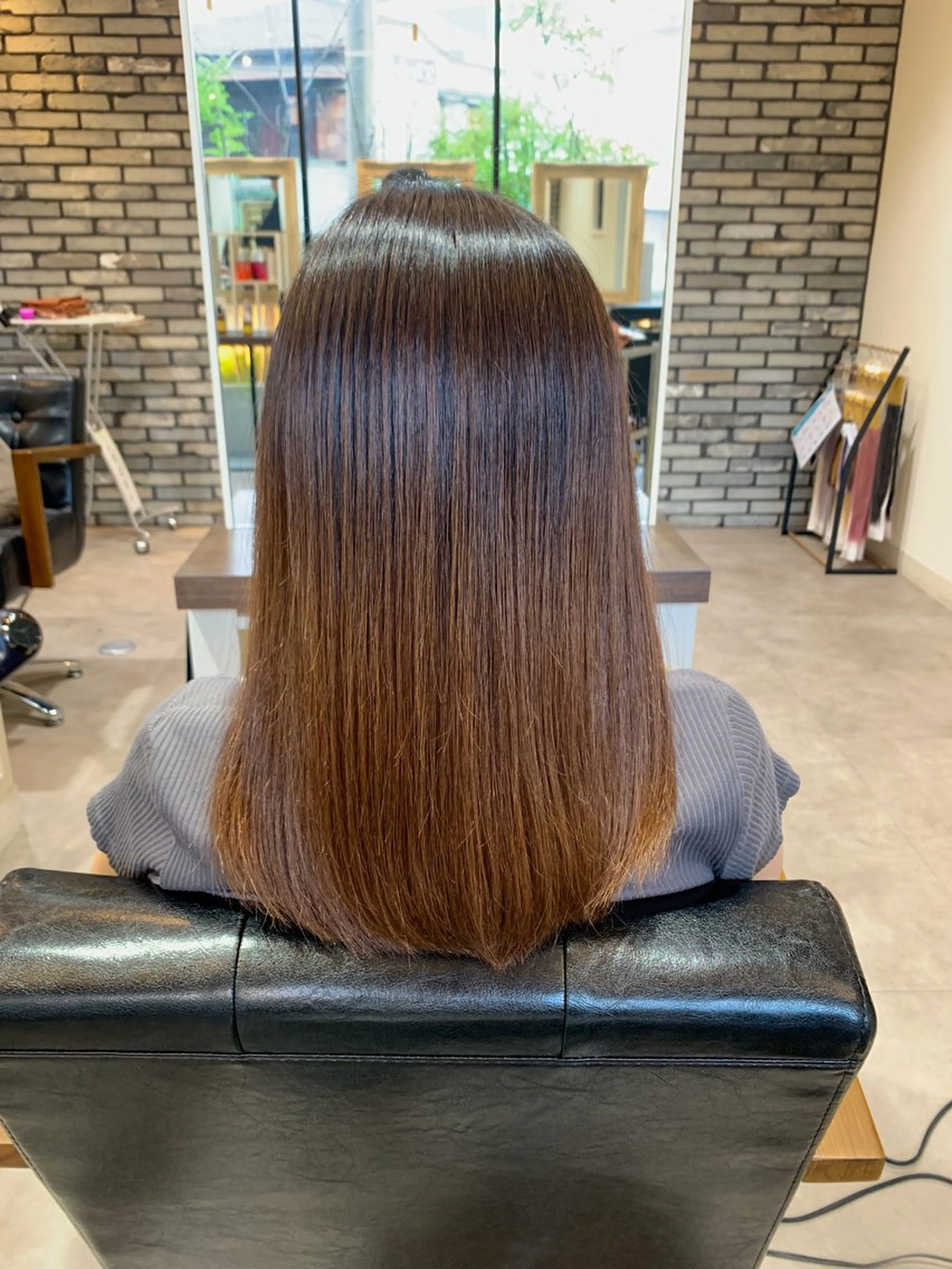 ロング 切りっぱなしボブ パープルカラー ボブ エギョモリ 外国人風カラー カット 縮毛矯正 トリートメント Uni.所属・地毛風ストレート/ 髪質改善/榎本流行のヘアスタイル