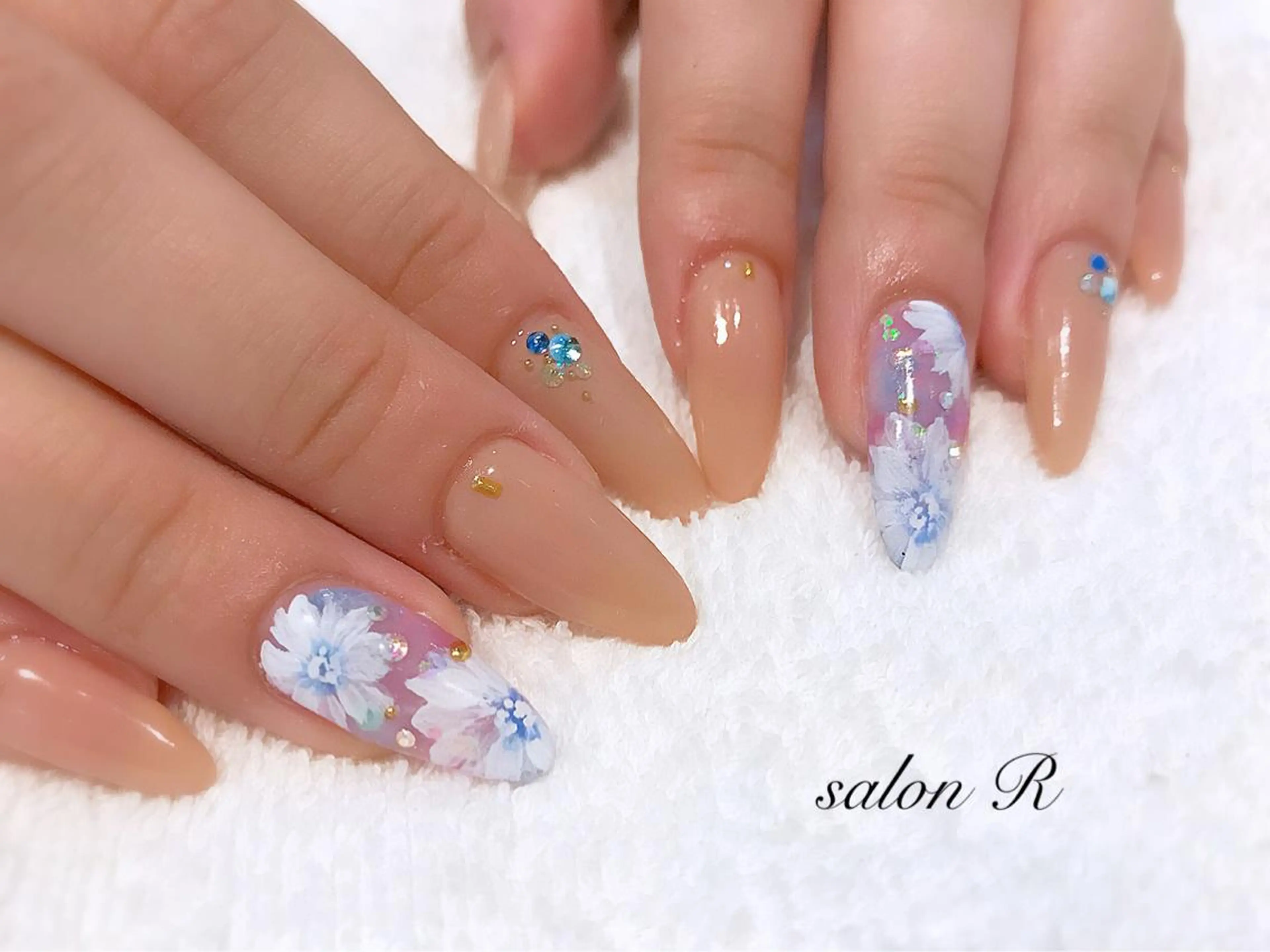 ネイル フラワーネイル ハンドネイル Re Pearl～コーディネートサロン～ 市駅前店所属・NARUMI HYODOのネイルデザイン