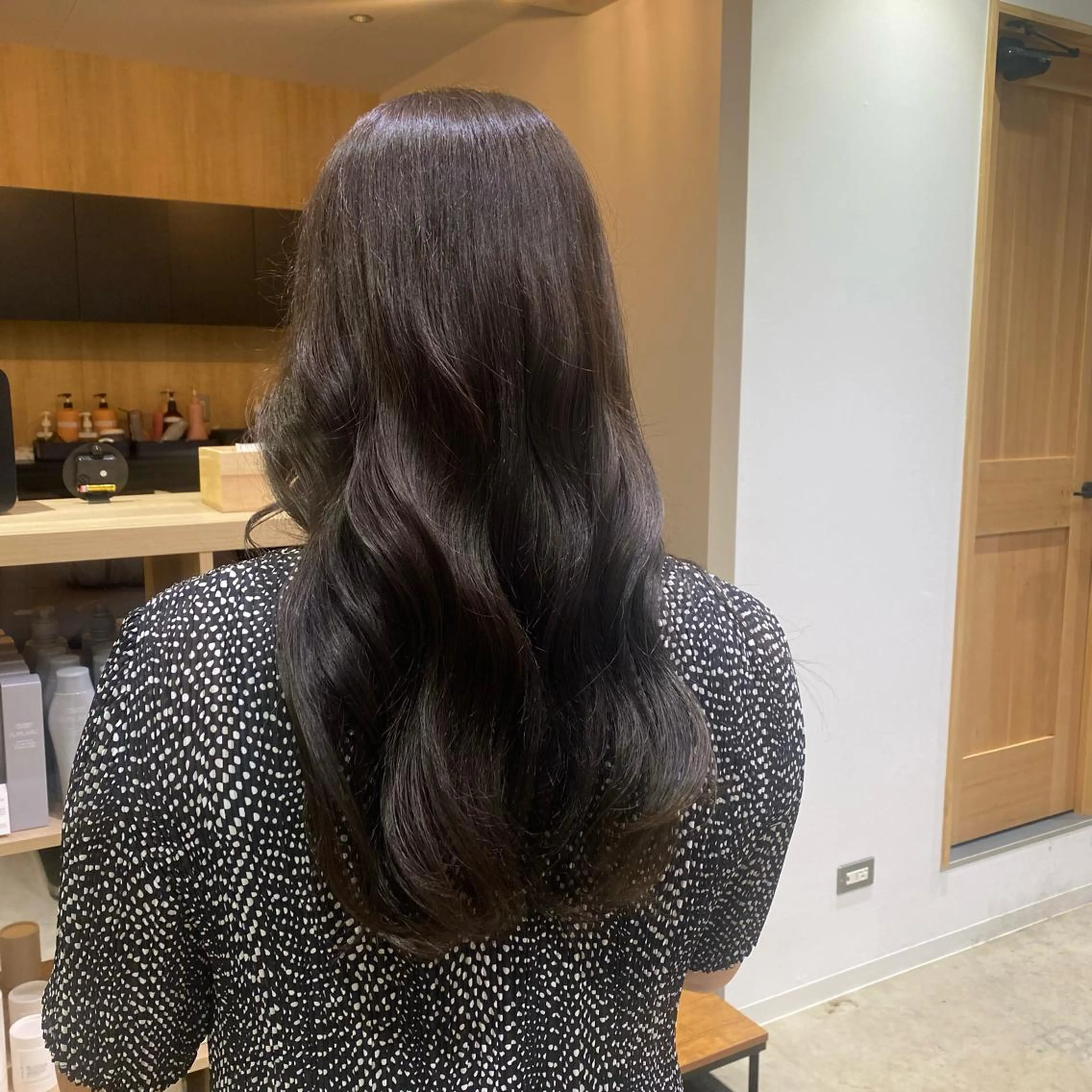 ロング fumi🪞血色感 アップ艶カラーのヘアスタイル