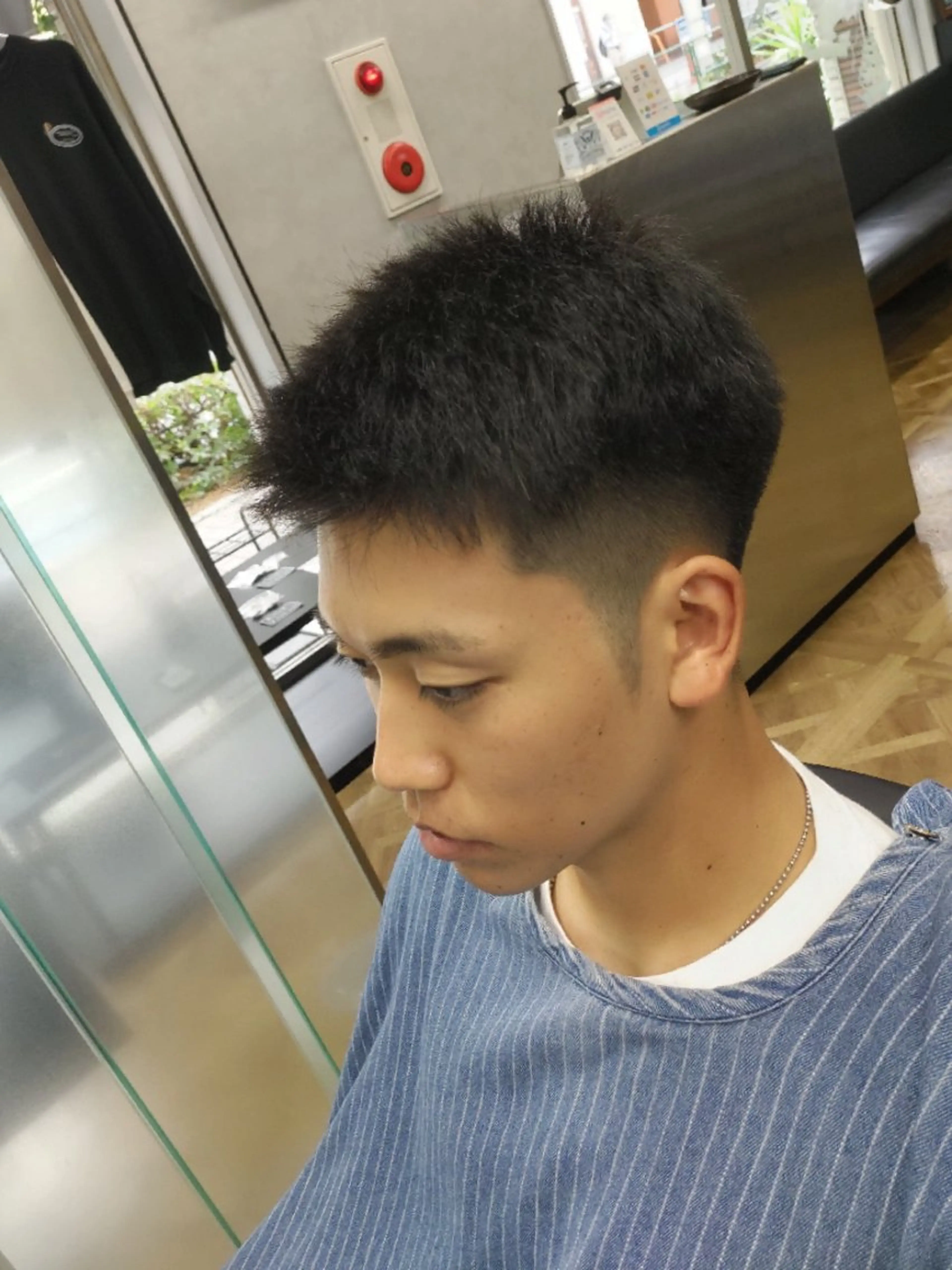 ショート メンズ フェードカット バーバーキング所属・神田 麻衣のヘアスタイル