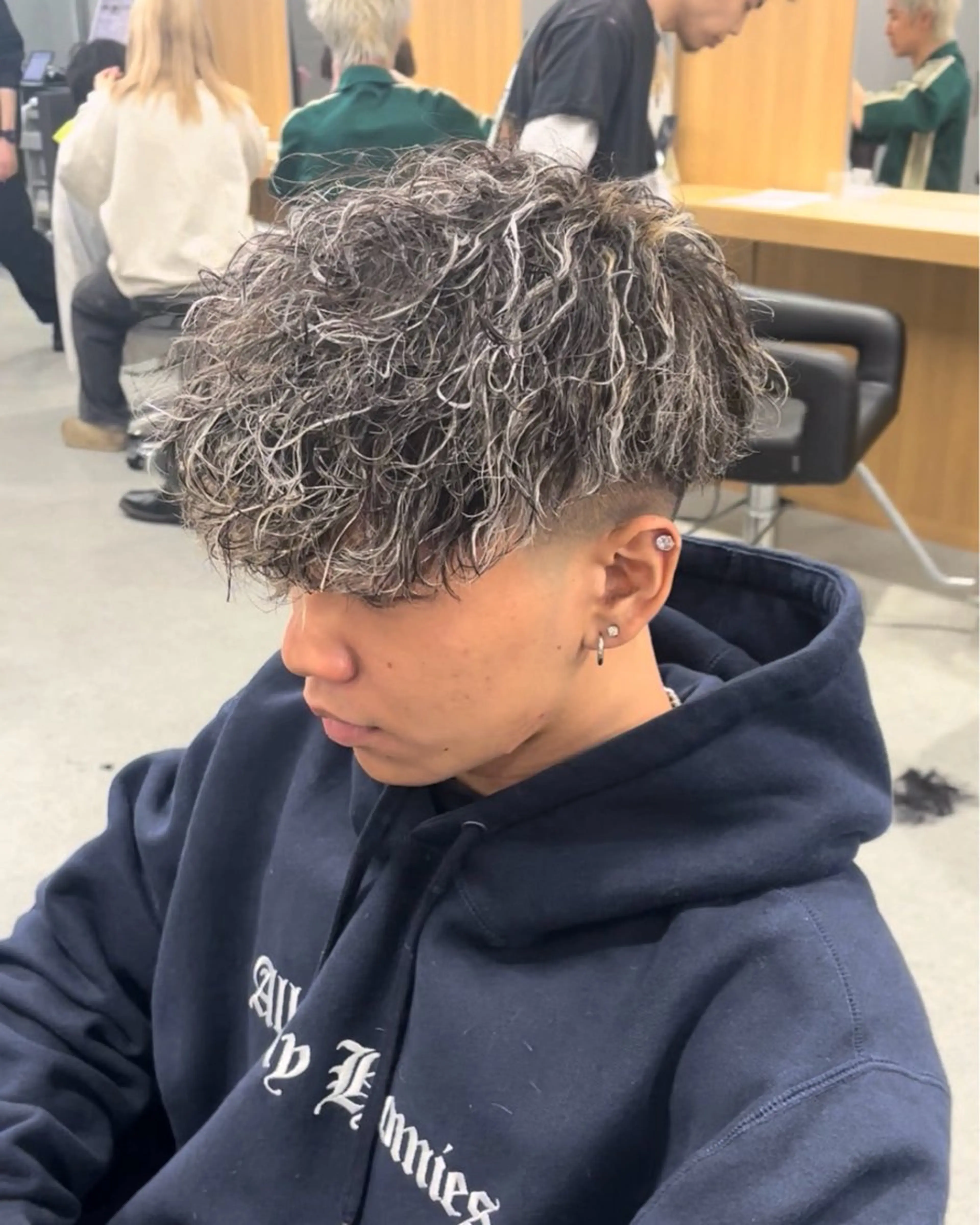 ショート カラー パーマ メンズ メンズハイライト メンズパーマ ハイライトカラー ハイライト カット ヘアカラー パーマ 🔥スパイキー 特化🔥菊水皐暉🔥のヘアスタイル