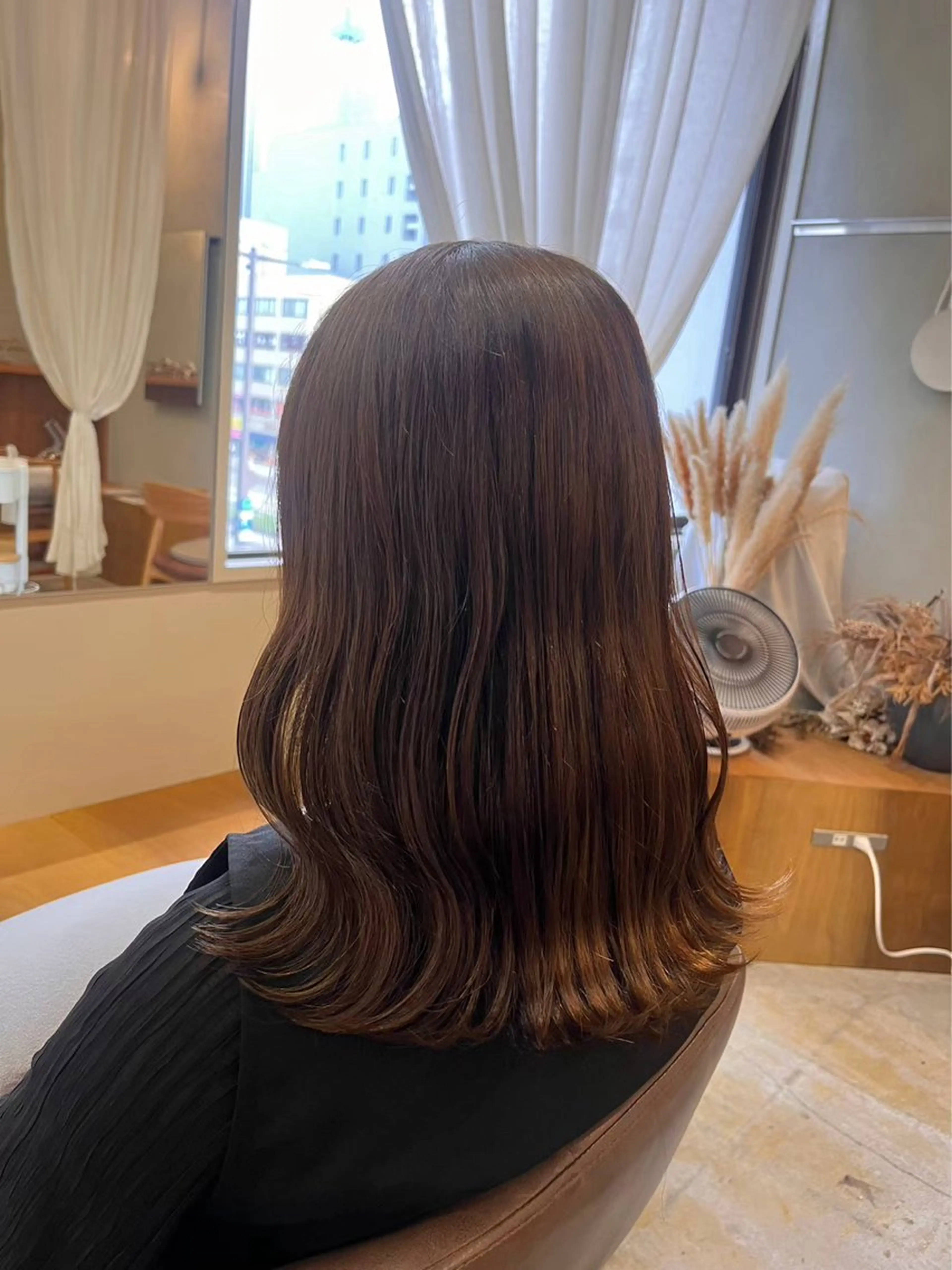 カラー 🌷花屋併設🌷 岡本明日実のヘアスタイル