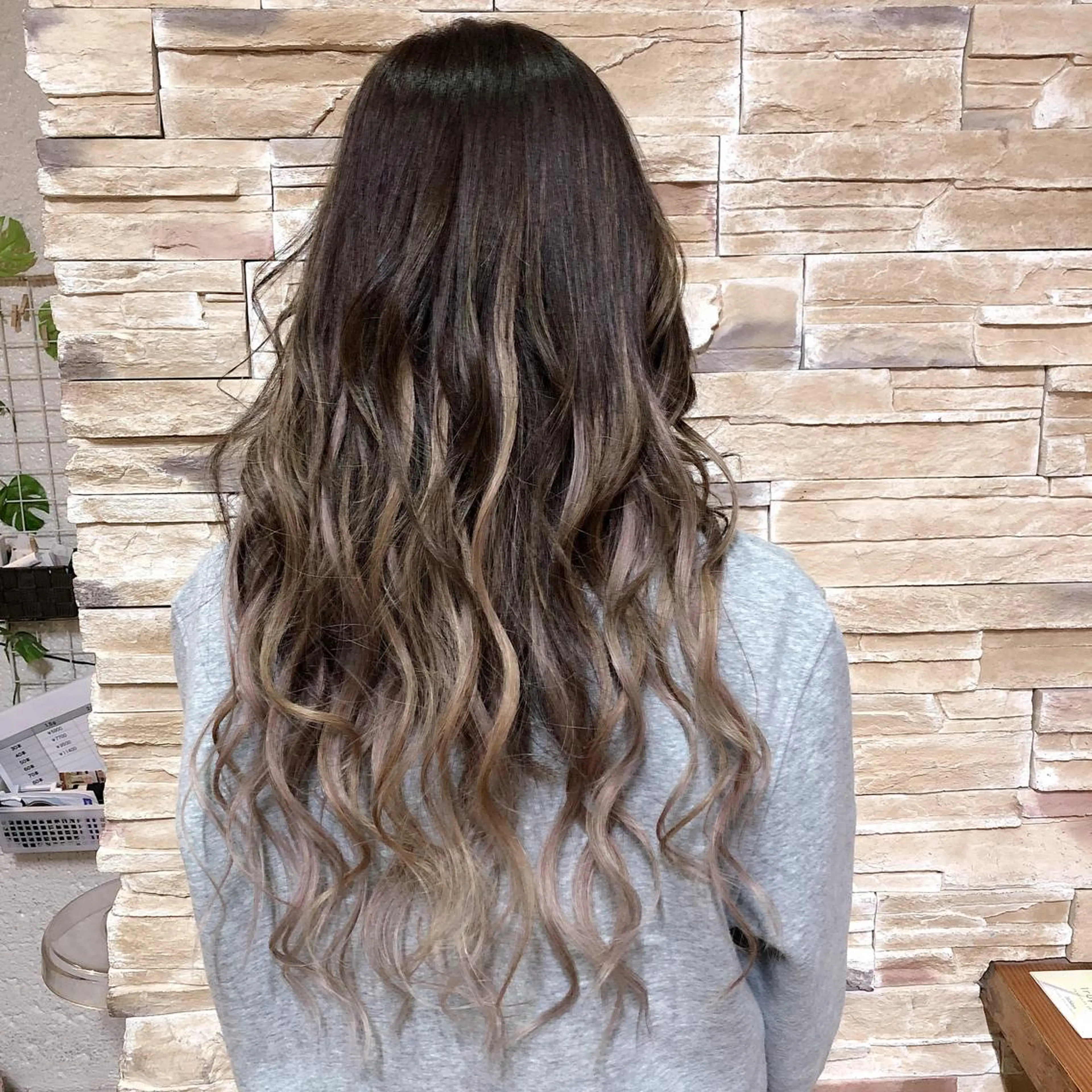 ロング カラー kr2s アメ村のヘアスタイル
