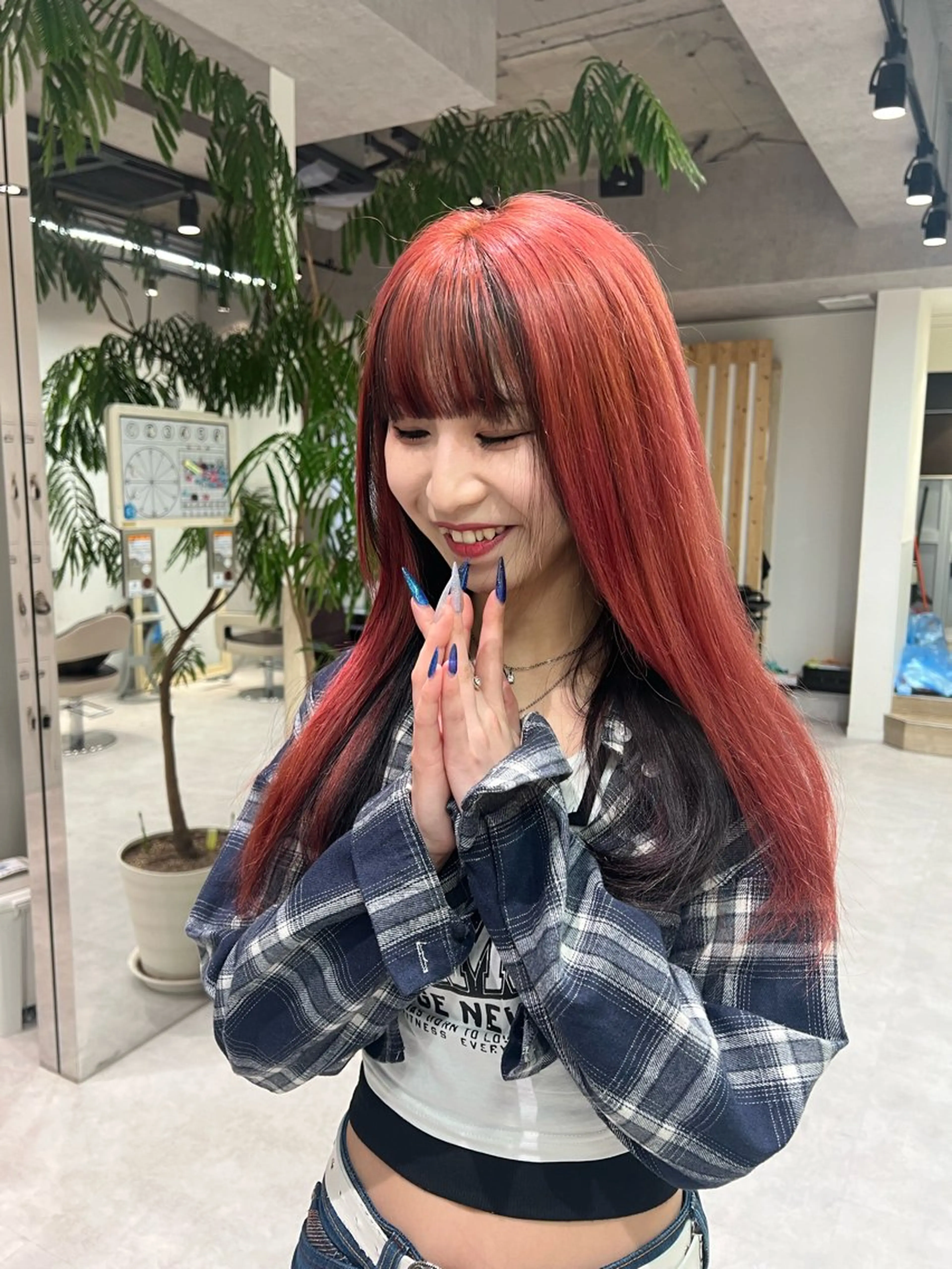セミロング カラー ヘアカラー トリートメント ダブルカラーブリーチ 髪質改善　縮毛矯正のヘアスタイル