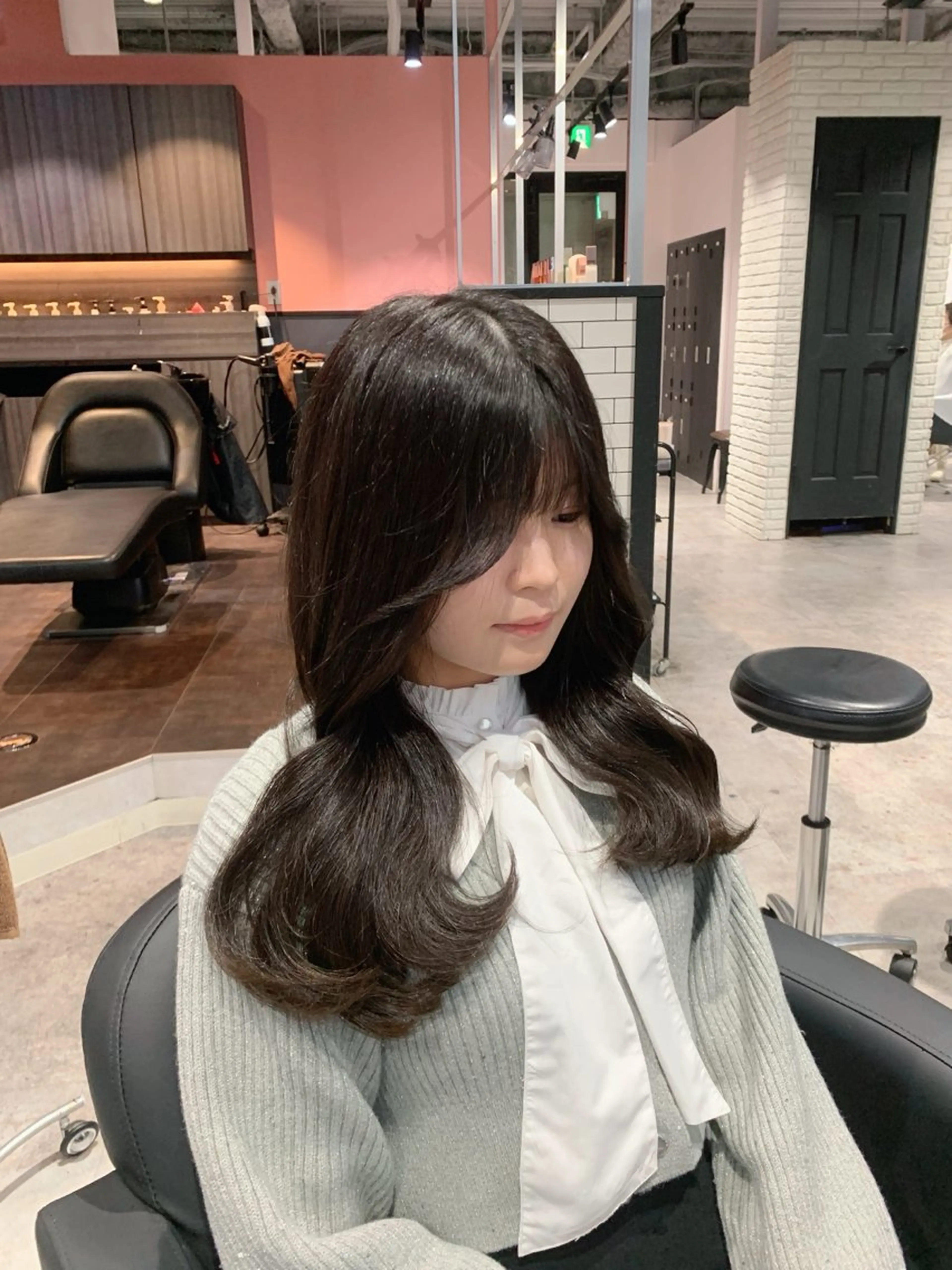 ロング カット トリートメント shes茶屋町アリサ 🎀顔周り×韓国風のヘアスタイル