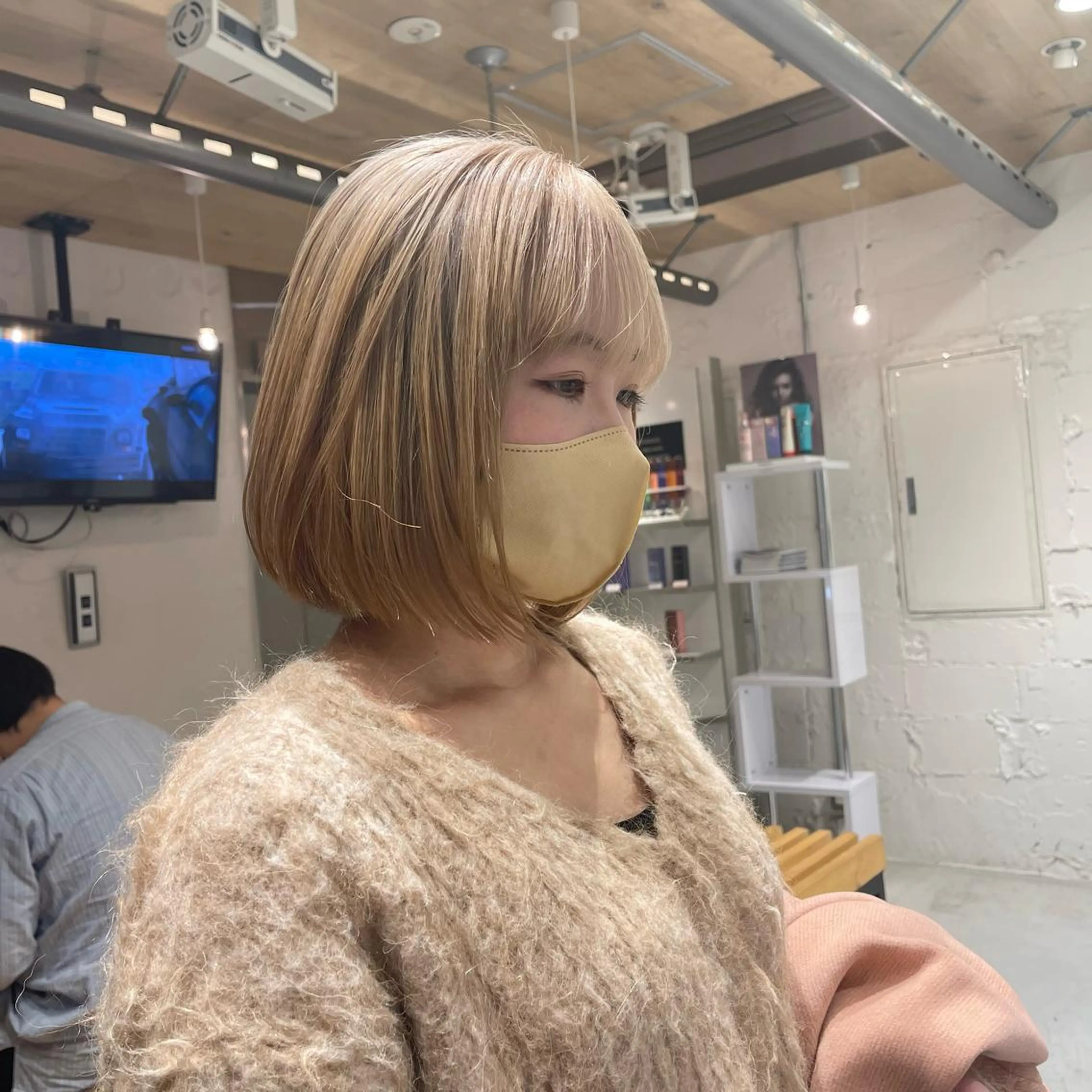 ショート カラー ベージュカラー ホワイトベージュ nameless miichiのヘアスタイル