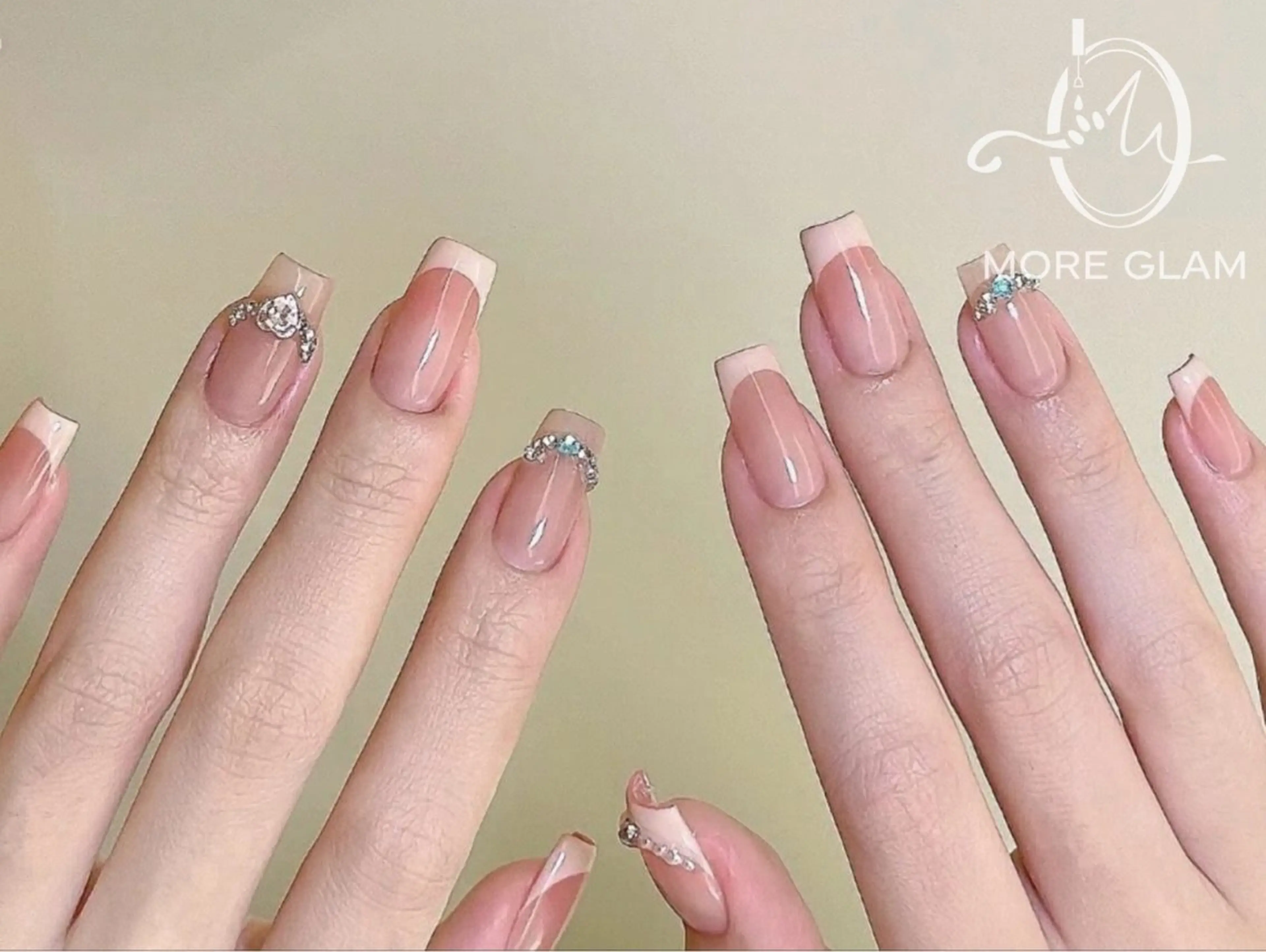 ネイル 長さ出し フットネイル フレンチネイル ジェルネイル 韓国ネイル MoreGlam ネイルのネイルデザイン