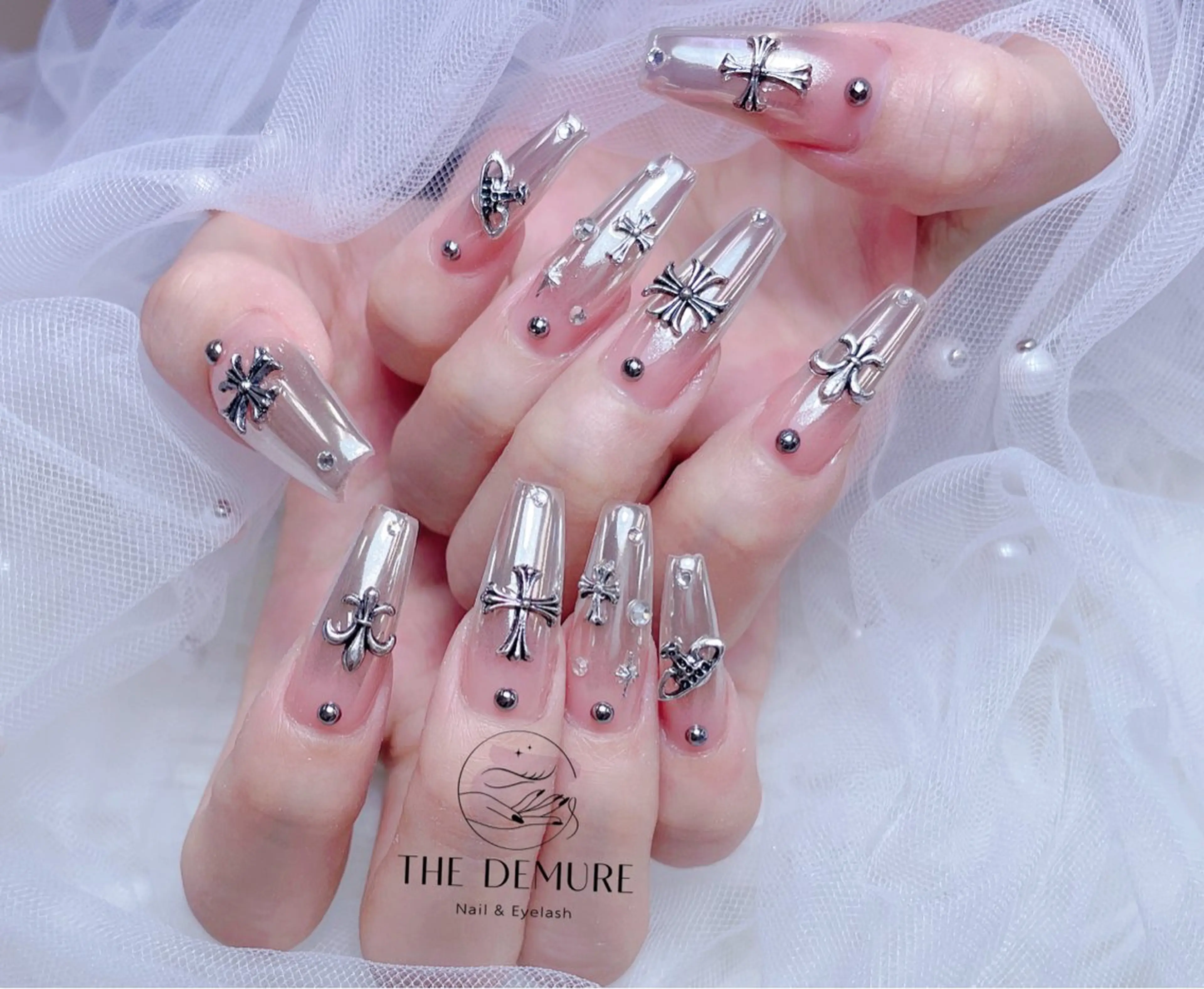 ネイル アートネイル キラキラネイル 韓国ネイル 水色 ロングネイル ハンドネイル ハンドケア NailDemure 【銀座店】のネイルデザイン