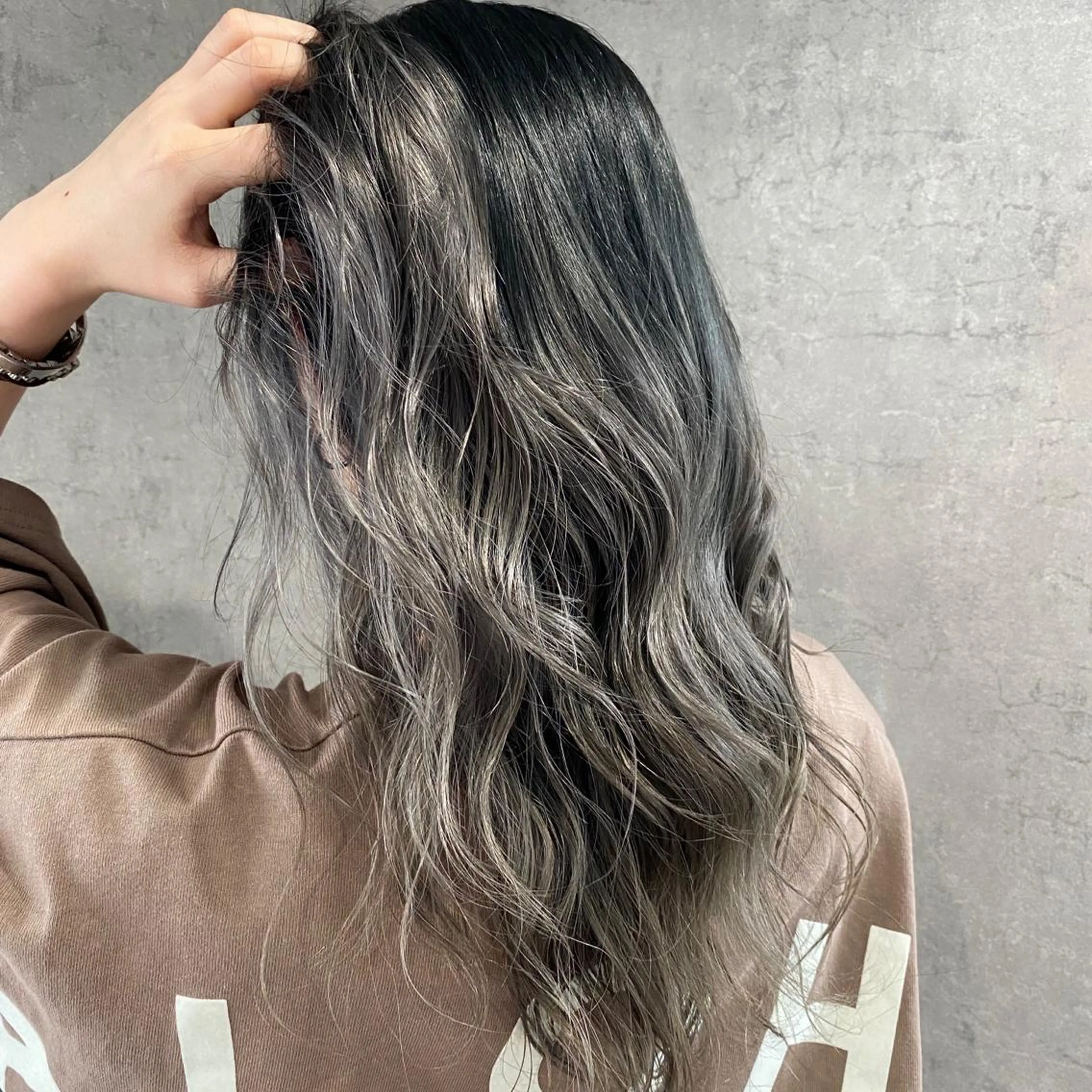 ロング カラー グラデーションカラー 外国人風カラー 矢島颯哉/ハイトーン ブリーチカラー💎のヘアスタイル