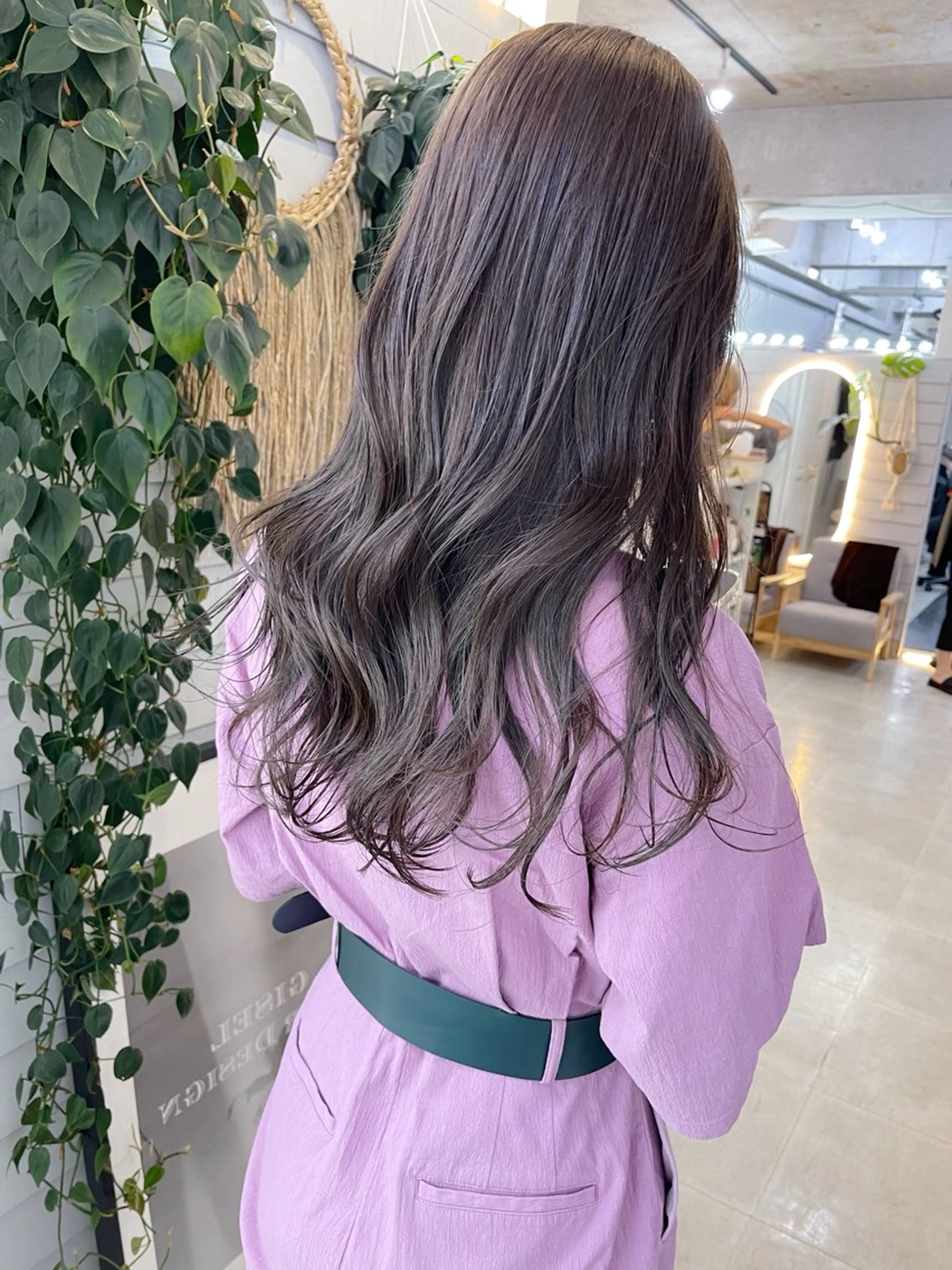 セミロング カラー グレージュ レイヤーカット ヘアカラー トリートメント AiM 大名のヘアスタイル