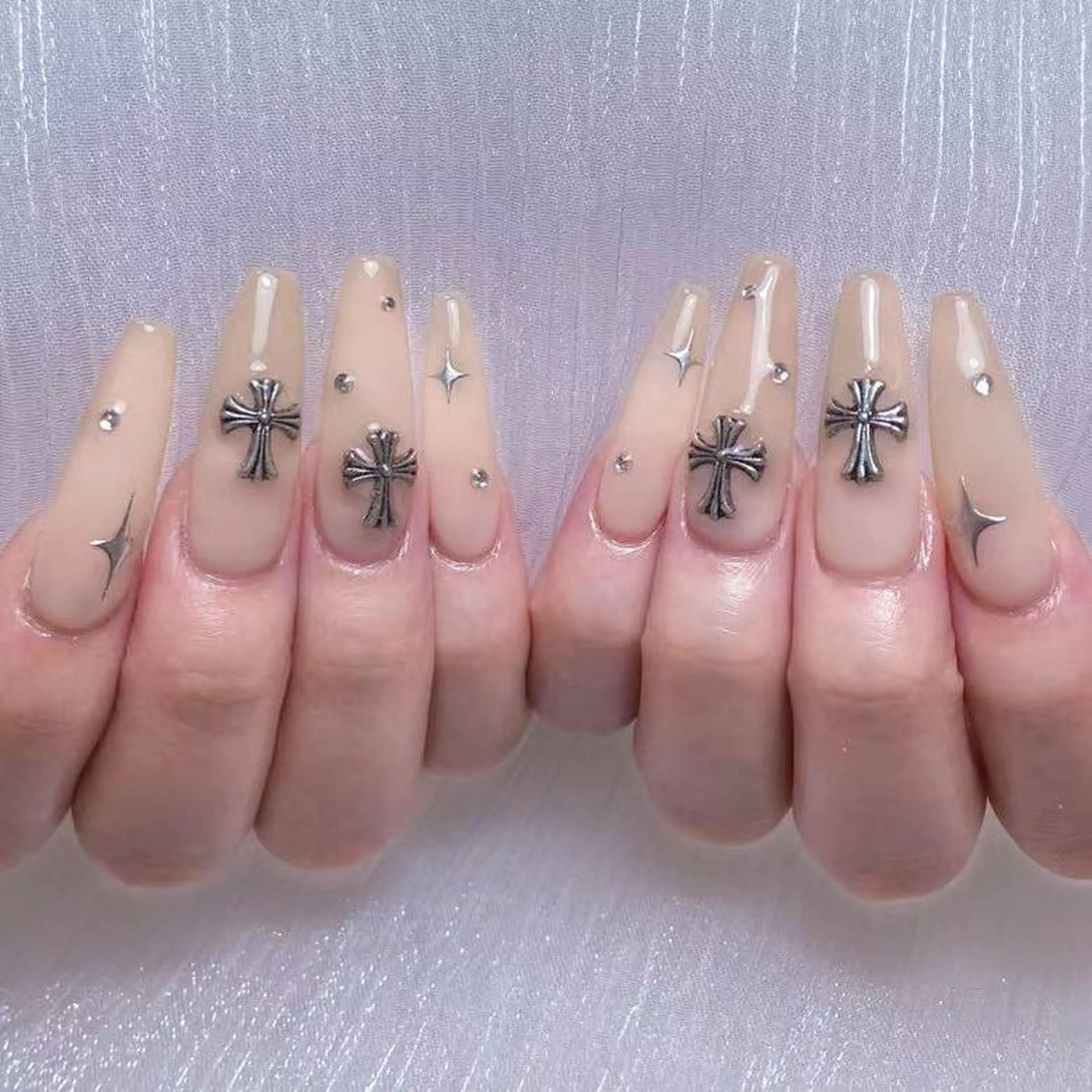 ネイル アートネイル オーロラネイル ガーリー キラキラネイル 韓国ネイル ハンドネイル yu ri 🌹のネイルデザイン