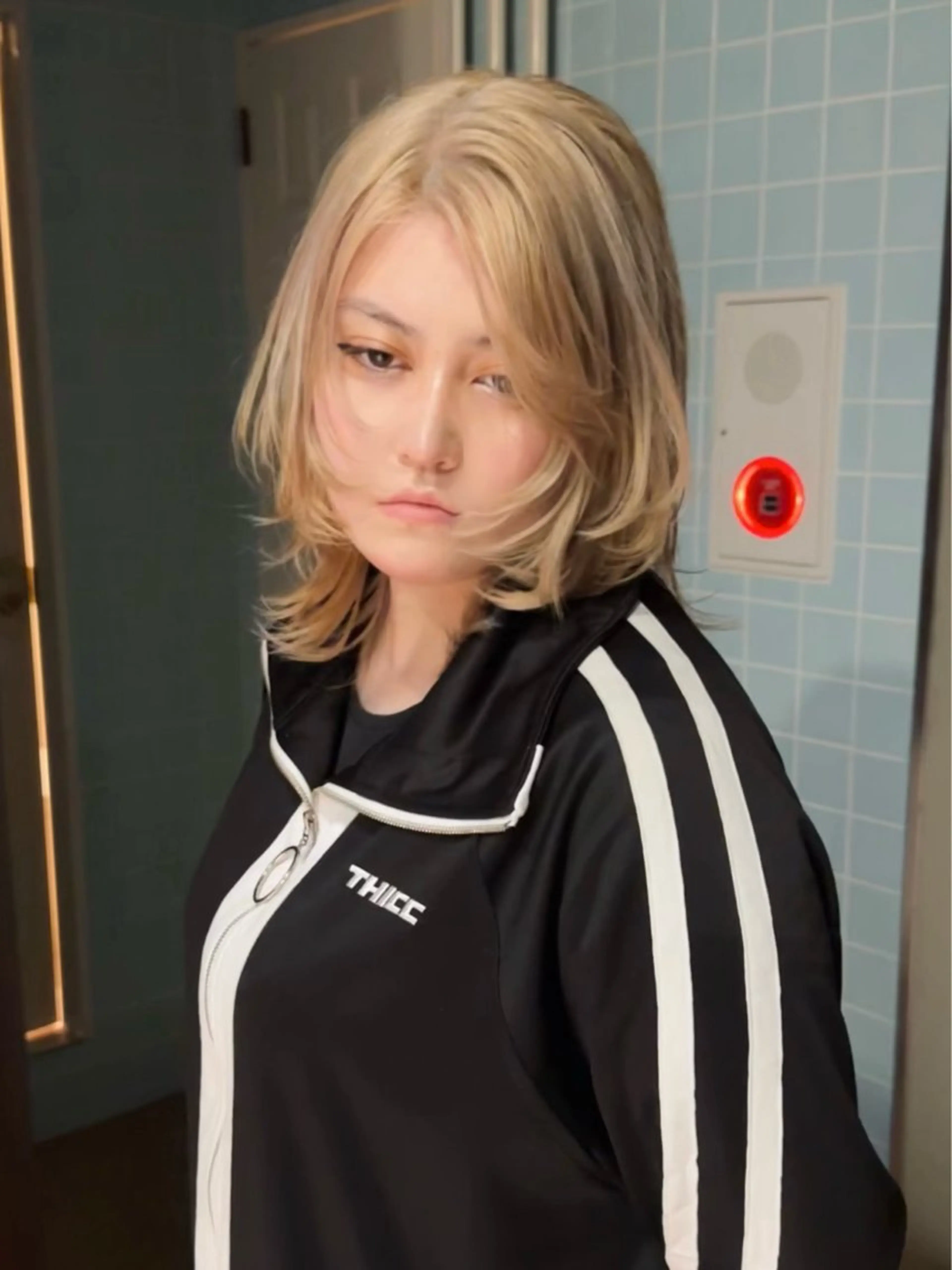 ミディアム カラー ブリーチ ハイトーンカラー 顔まわりレイヤー レイヤーカット ウルフカット カット ヘアカラー トリートメント エクステ cope'u ROWEN所属・ウルフ/レイヤー/ 渋谷🔮西村 悠大のヘアスタイル