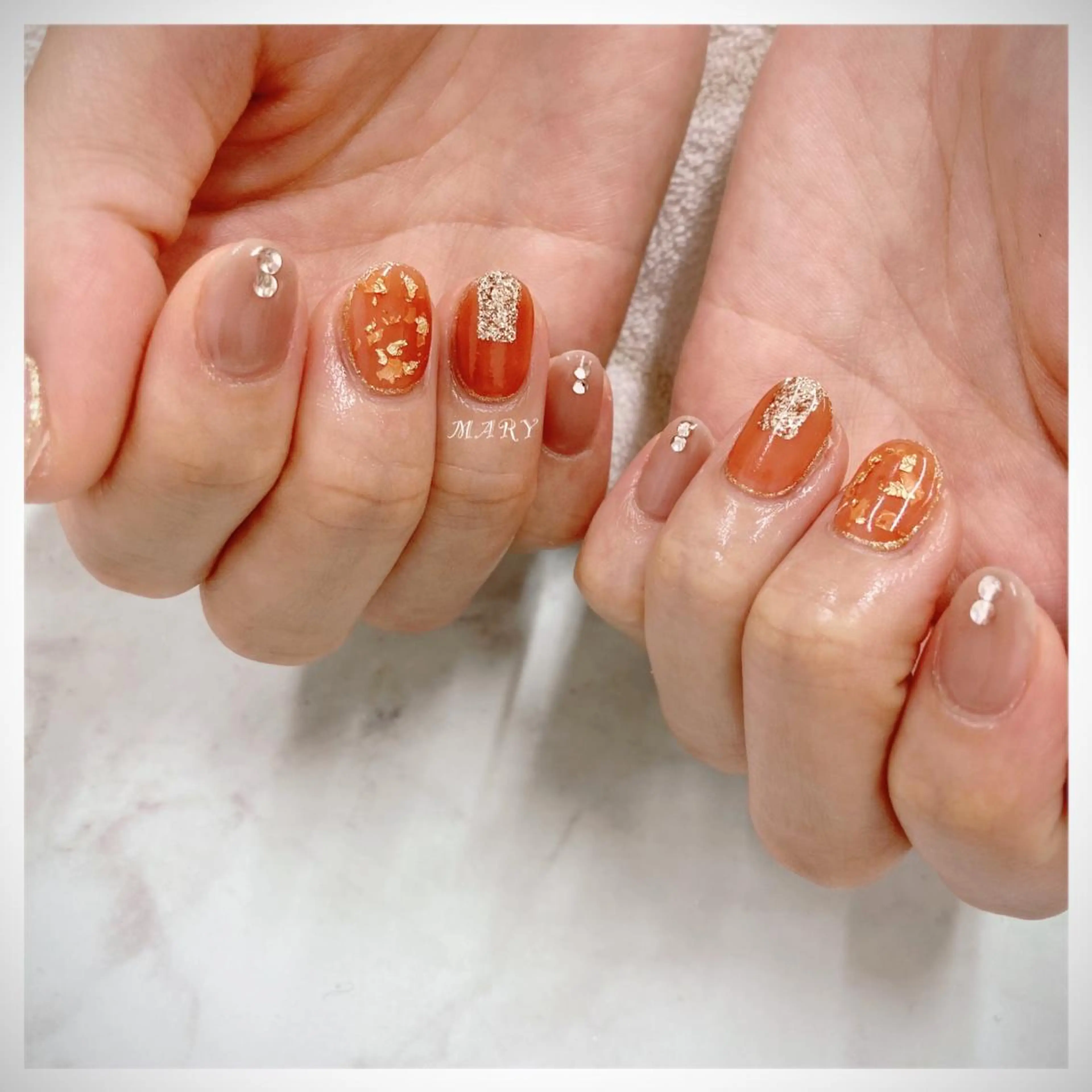ネイル ゴールド キラキラネイル ニュアンスネイル ワンカラーネイル ハンドネイル Mary nail所属・Mary nail .narumiのネイルデザイン