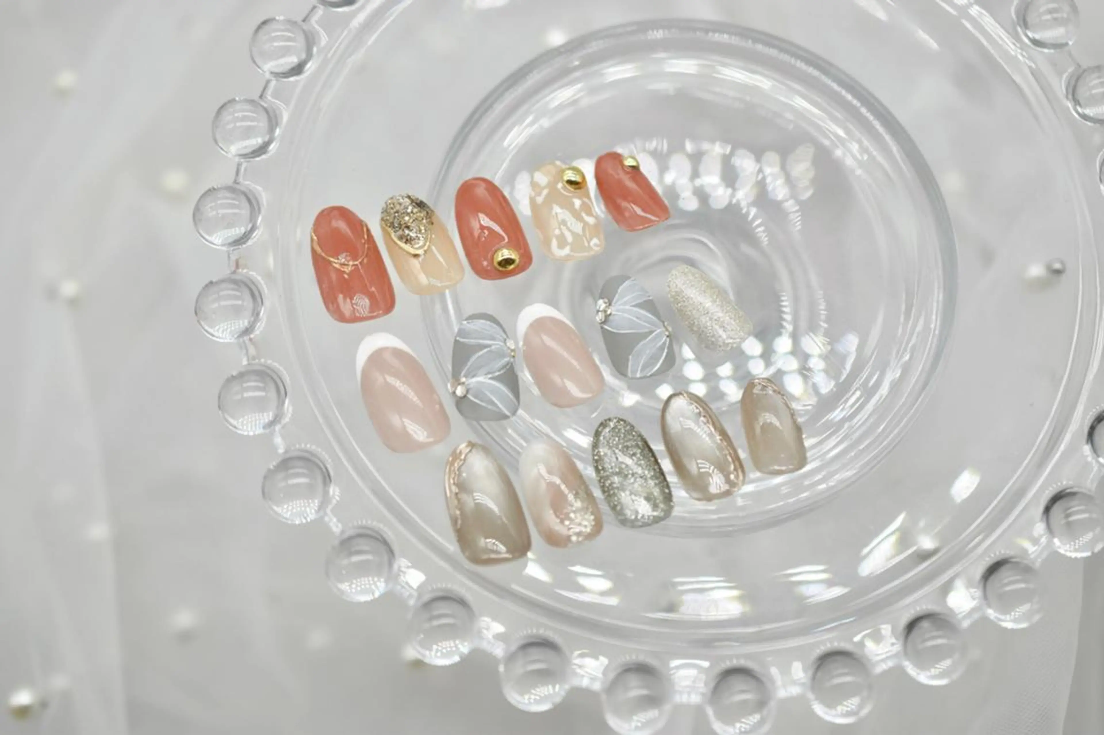 【ハンド】大人かわいくエレガントで華やかに きれいめデザインの写真