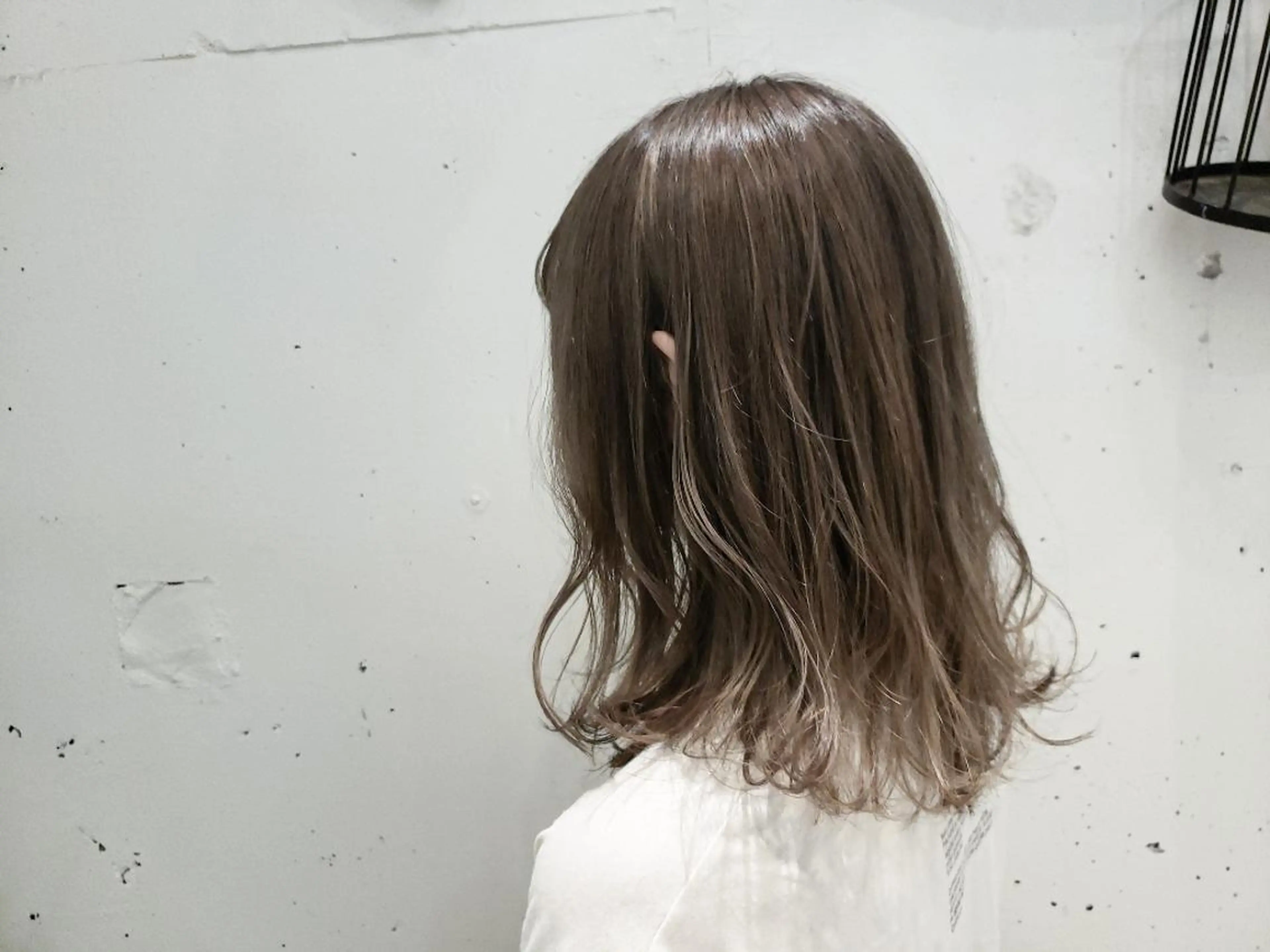 カラー グレージュ ハイライトカラー ヘアカラー 尾野 恭平のヘアスタイル
