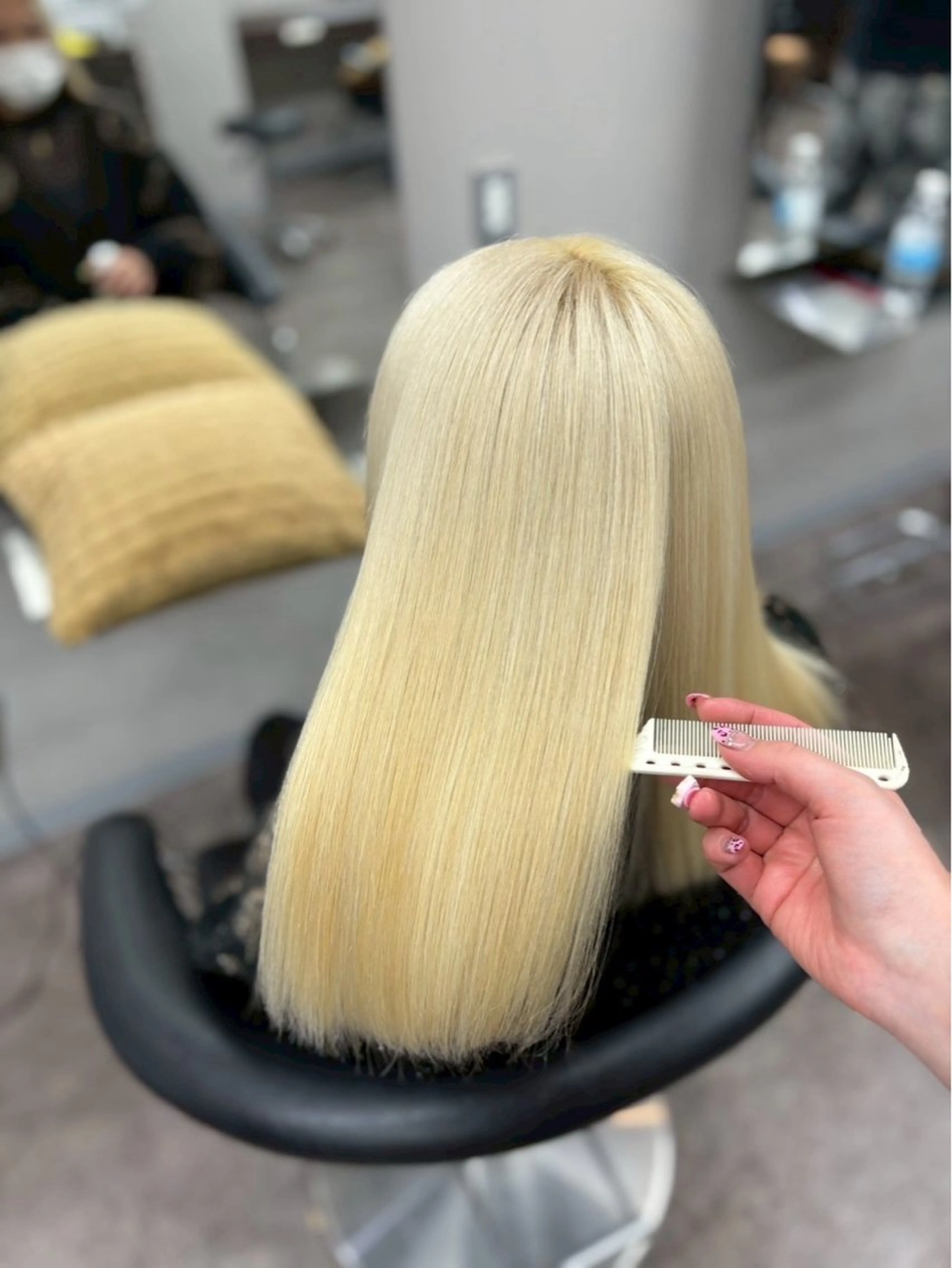 セミロング カラー ヘアカラー ブリーチカラー🎀 Himariのヘアスタイル