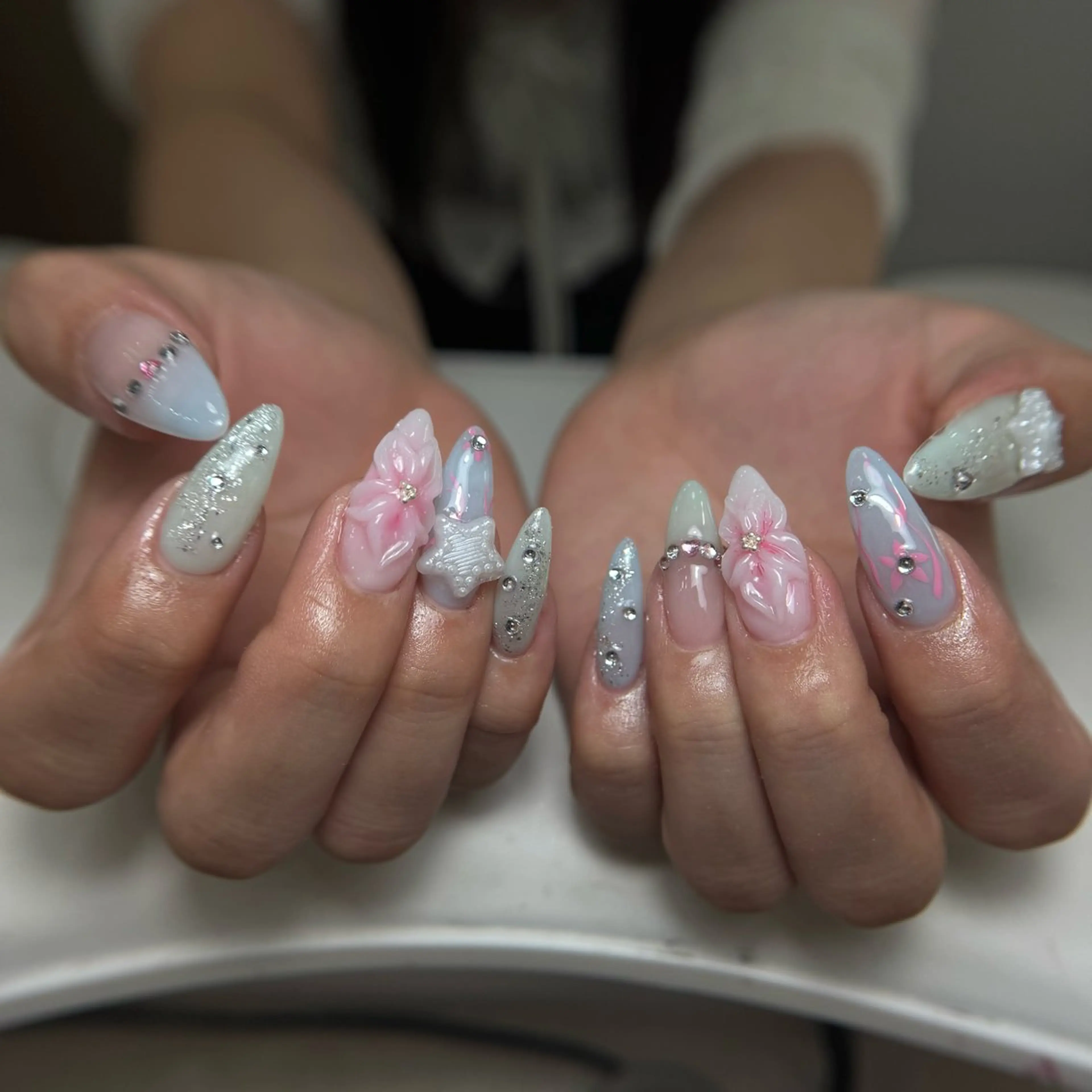 ネイル フレンチネイル グラデーション 韓国ネイル マグネットネイル シンプルネイル ハンドネイル CoMo Nail Studio所属・CoMo Nailのネイルデザイン