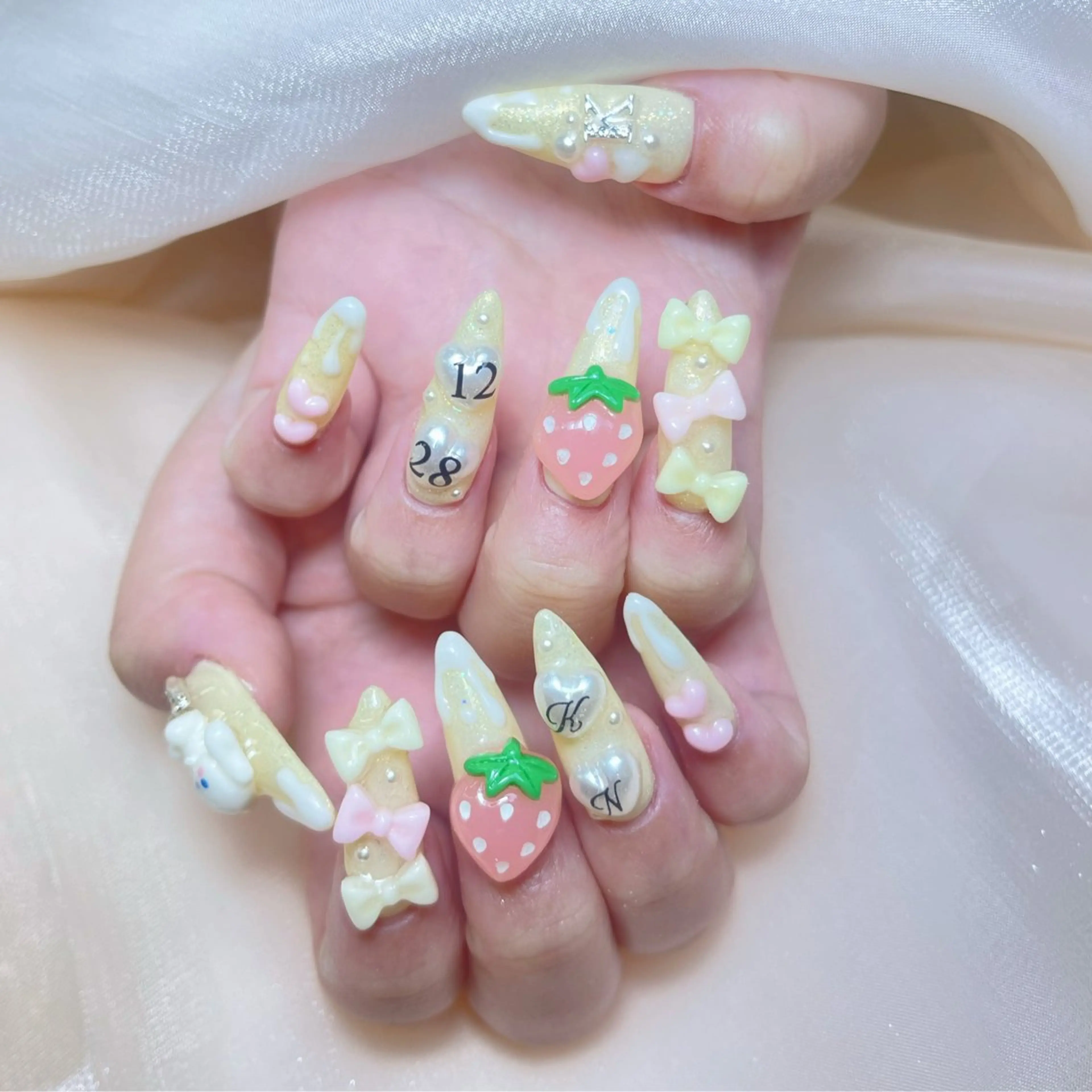 ネイル チークネイル ガーリー キラキラネイル 韓国ネイル リボン ハンドネイル princess スカルプ専門店のネイルデザイン
