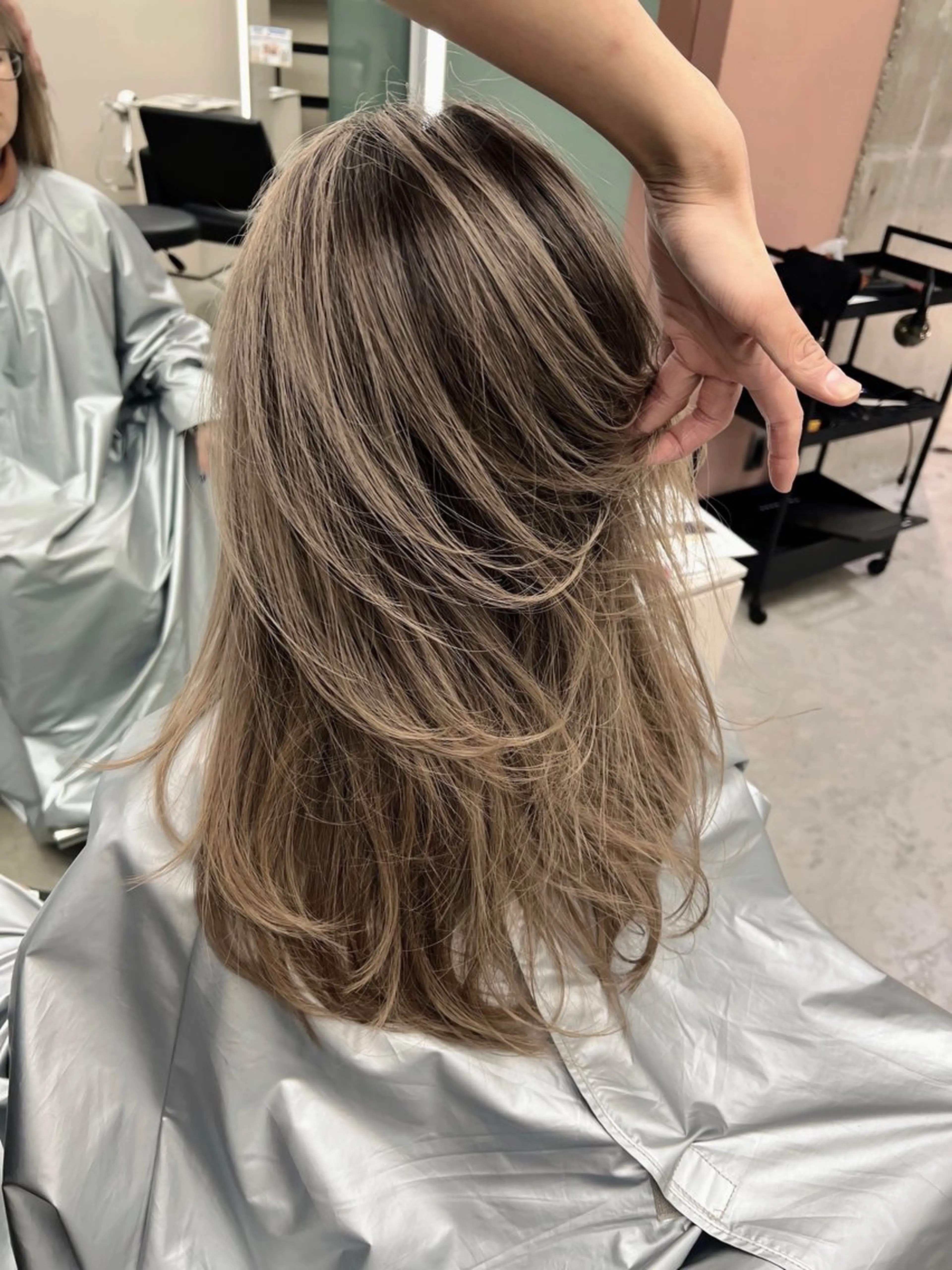 ミディアム ヘアカラー トリートメント 質感重視/レイヤー/ ケアブリーチ/志音のヘアスタイル