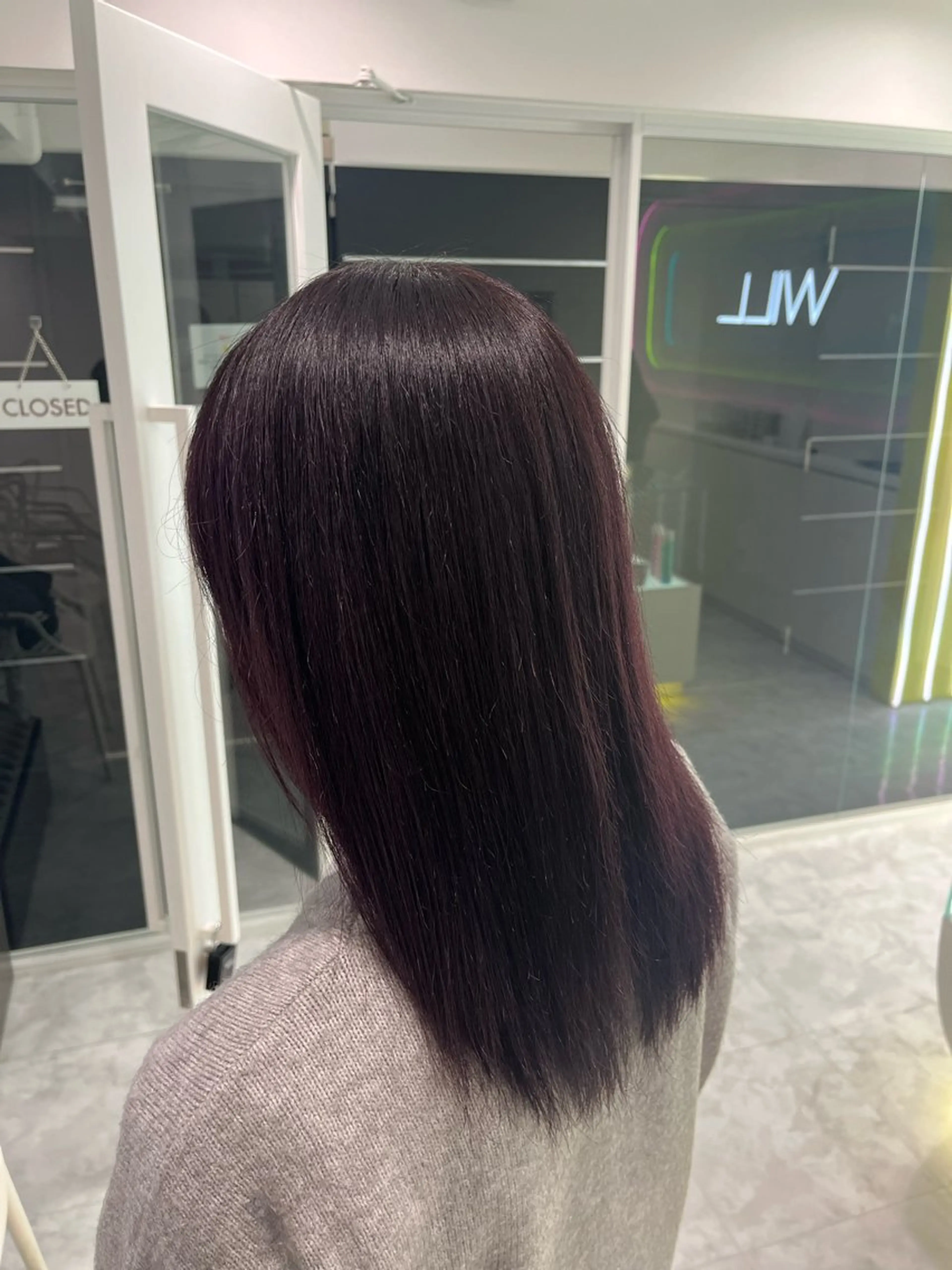 ロング カラー カット ヘアカラー トリートメント ハイトーンカラー 🦄レイヤーカットのヘアスタイル
