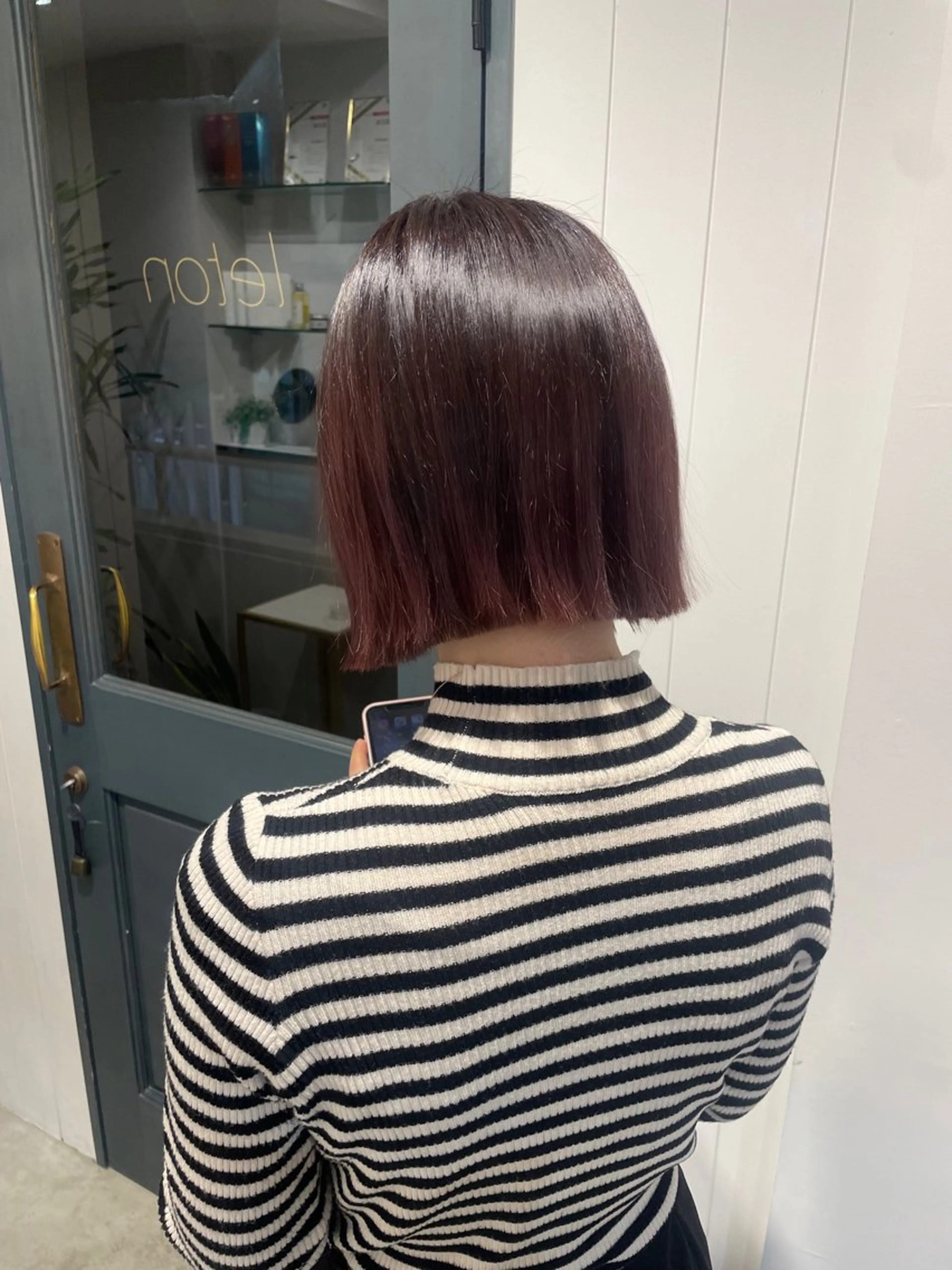 ミディアム カラー ボブ 外ハネヘア 石川 優奈のヘアスタイル