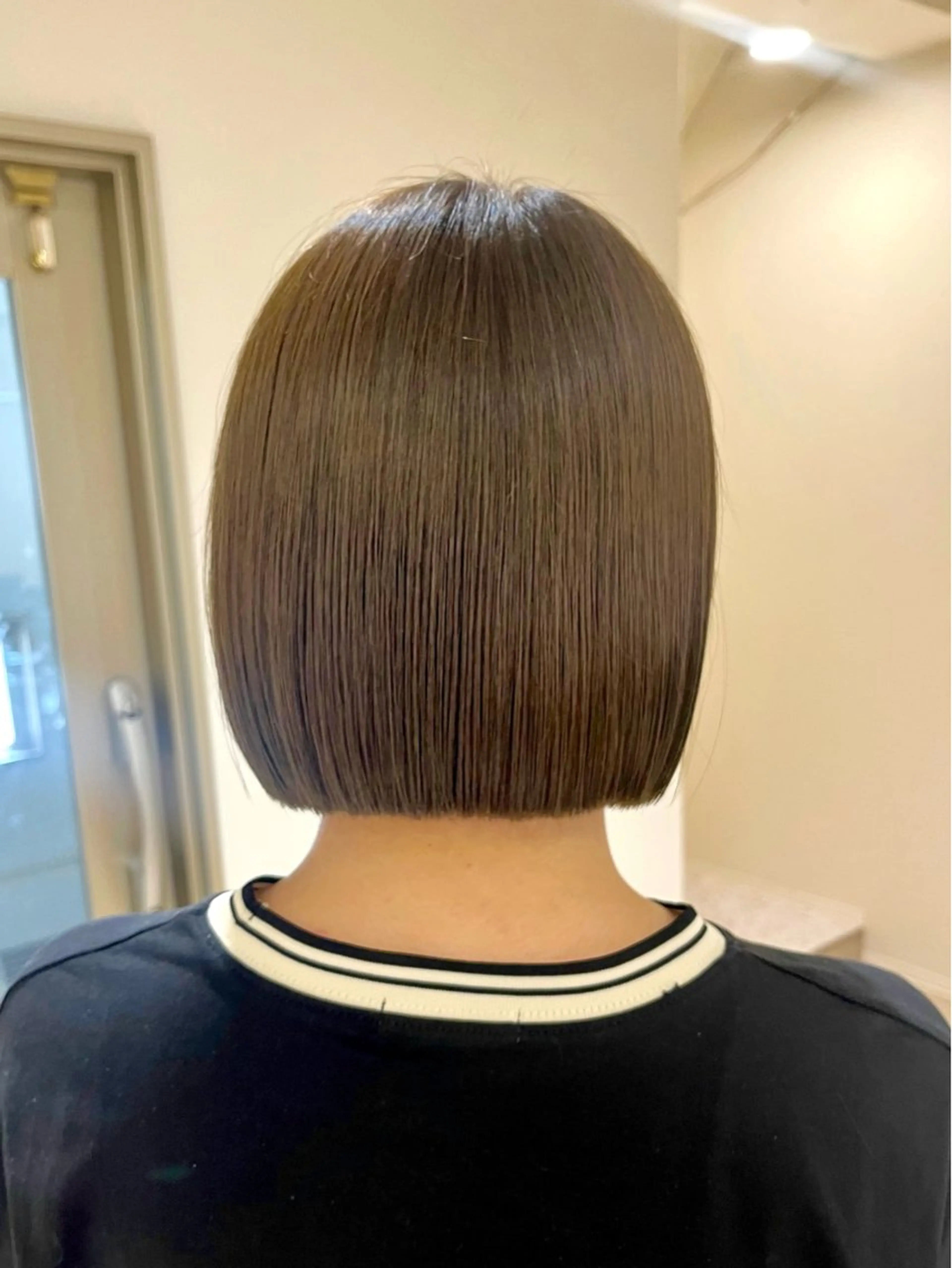ショート カラー ベージュカラー オリーブベージュ ボブ カット ヘアカラー KANO🌷 ブリーチなしカラーのヘアスタイル
