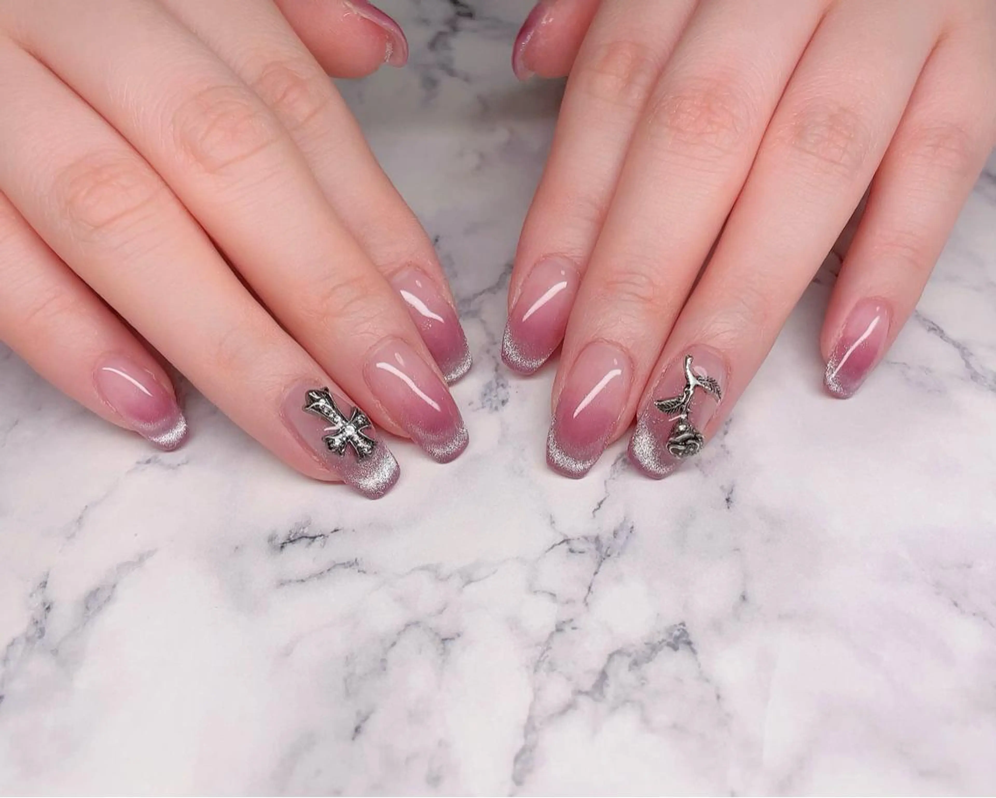 ミディアム ネイル グラデーション マグネットネイル ハンドネイル NailbyN所属・Nail_by N1のネイルデザイン