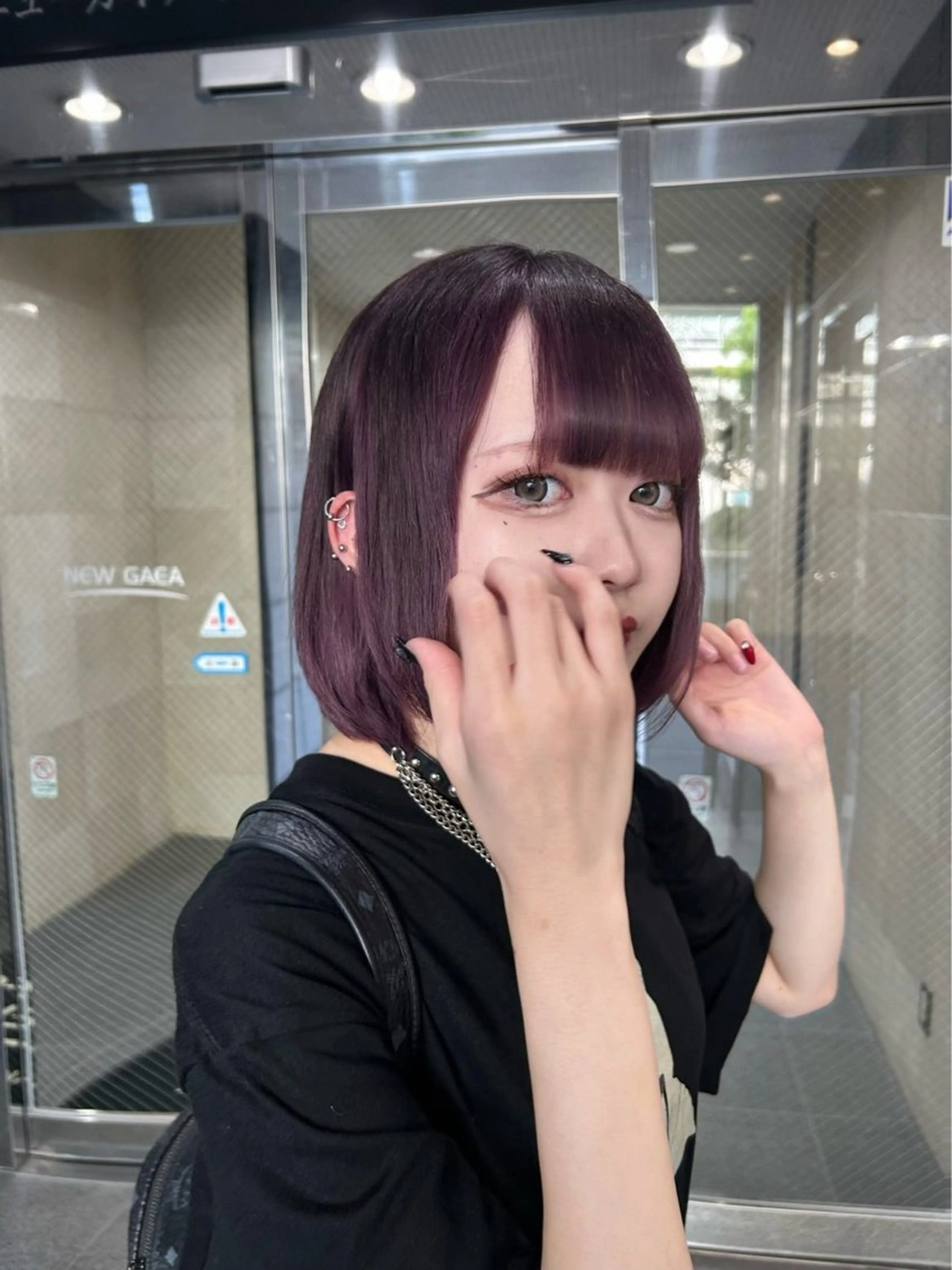 ショート カラー 渡 汐音のヘアスタイル