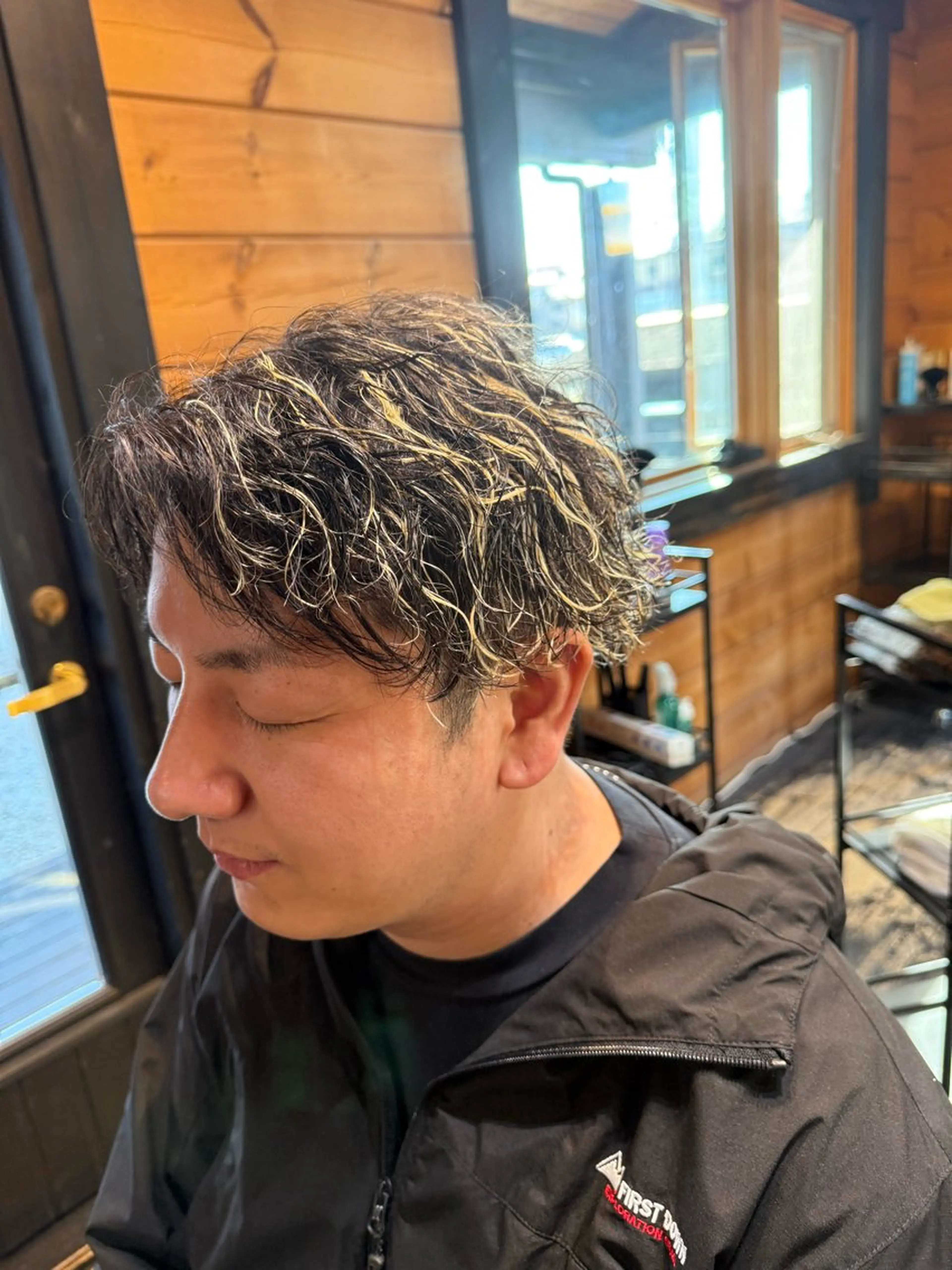 ショート パーマ メンズ メンズハイライト ハイライト 古賀 雄大のヘアスタイル