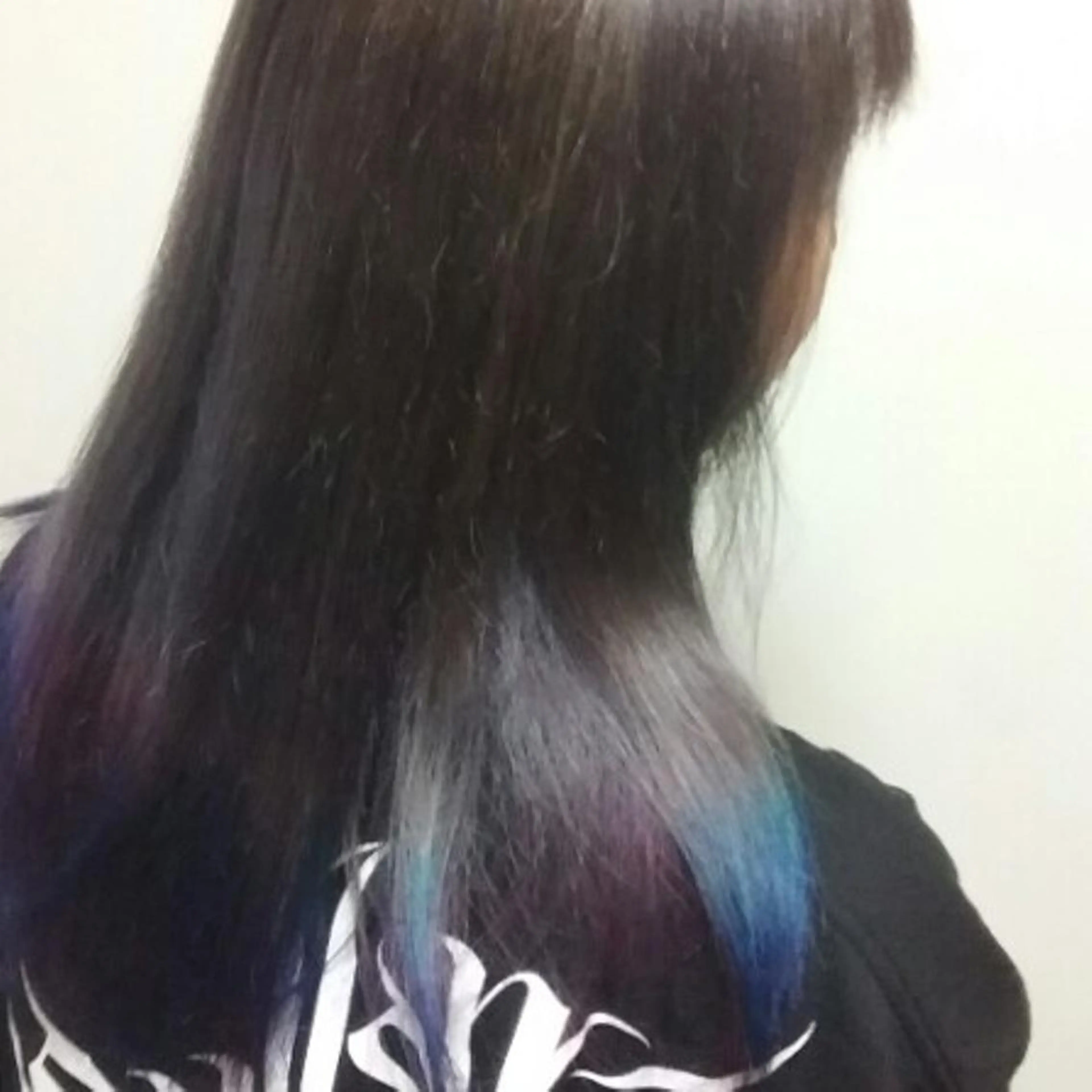 ロング カラー Drei.B.(ドライヴ)所属・ヨシダ アズサのヘアスタイル