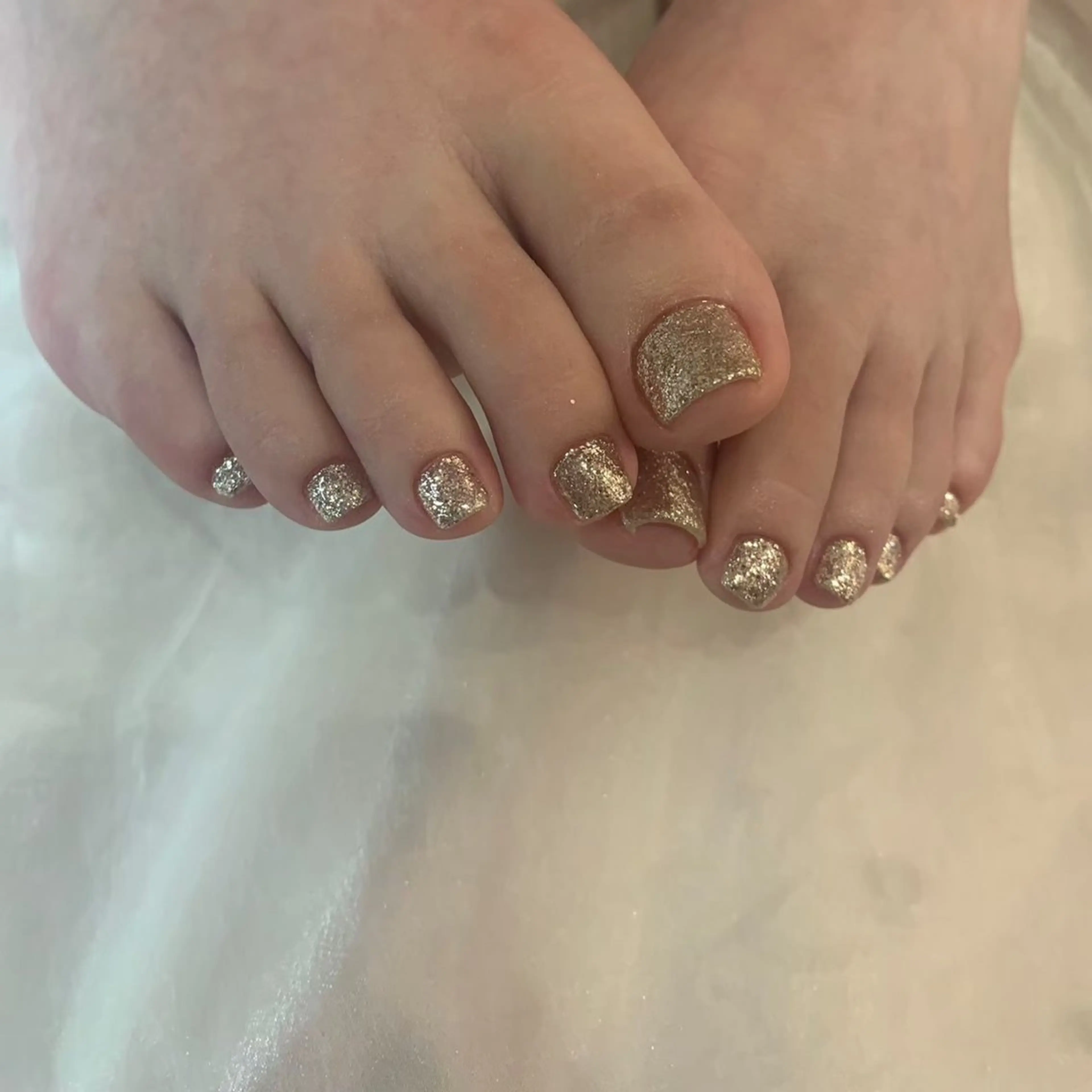 ネイル ゴールド ラメ(グリッター) ロロバイレイチェ所属・ロロバイレイチェ koyuri🍀のマツエク・マツパデザイン