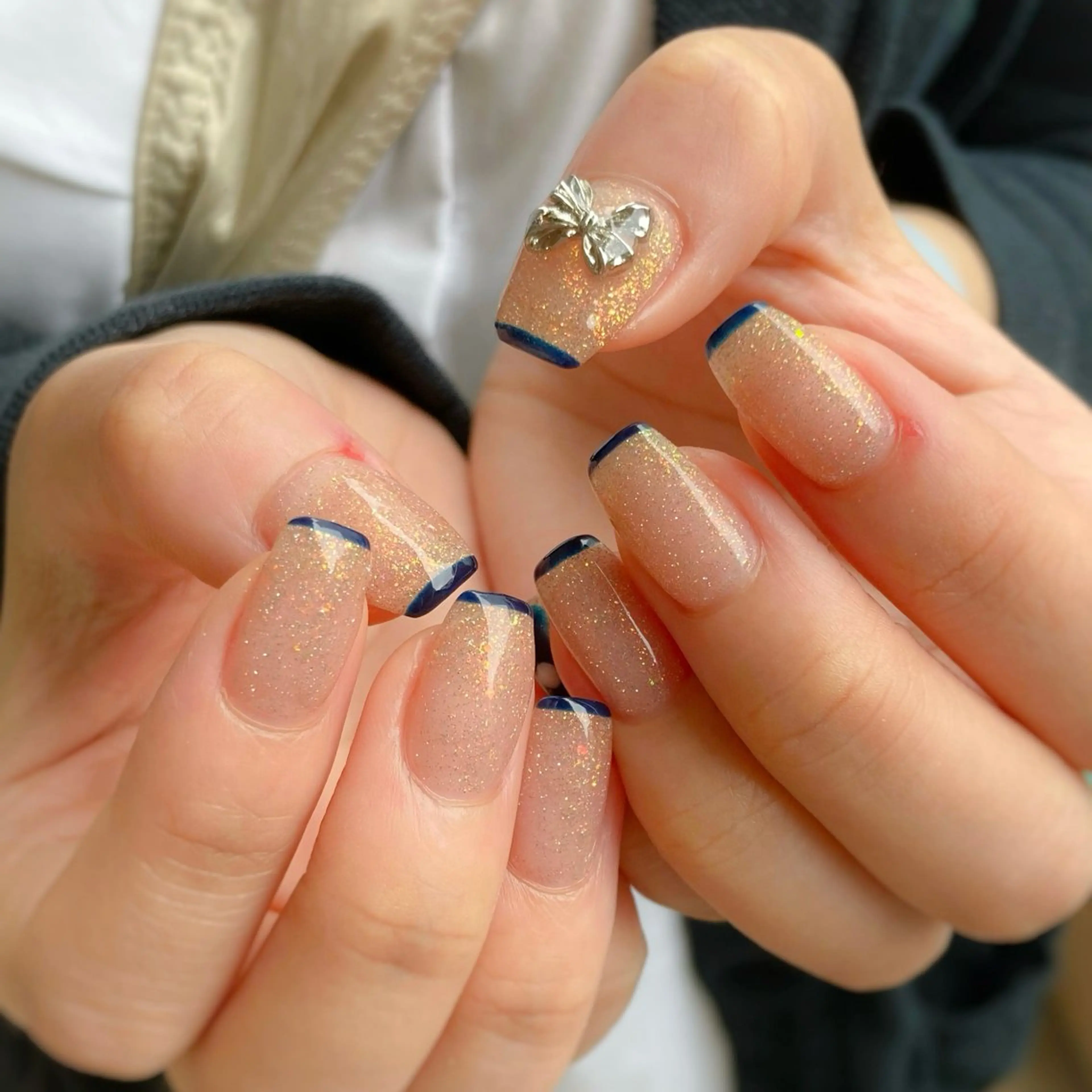 ネイル フラッシュネイル ネイビー ワンカラーネイル リボン シルバー nail salon neige所属・ジェムネイル Risa.のネイルデザイン