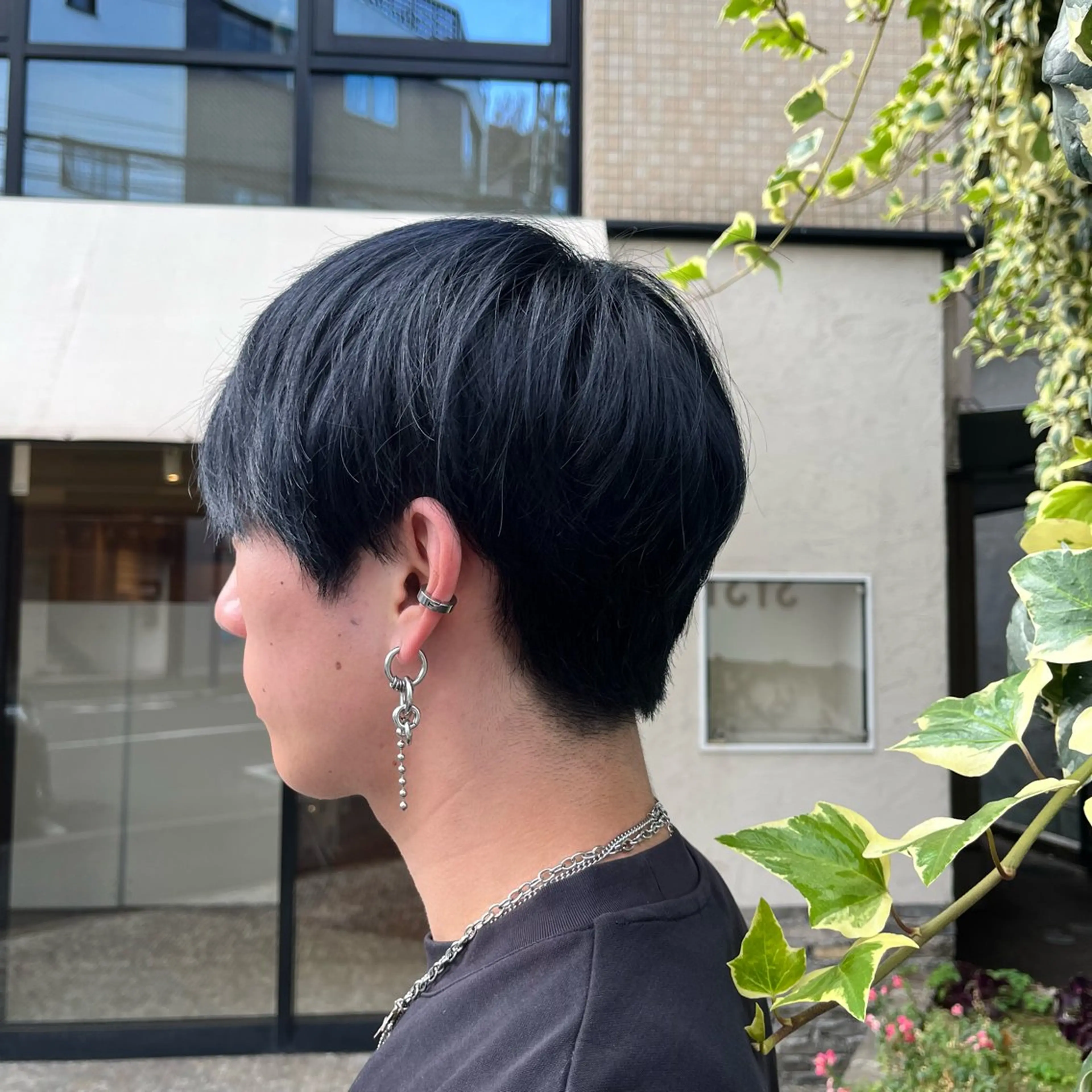 ショート カラー 黒髪 ブリーチ ブルーカラー ブルーブラック ヘアカラー トリートメント HAIR & MAKE orange所属・mary'sメリー /ニュアンスカラーのヘアスタイル