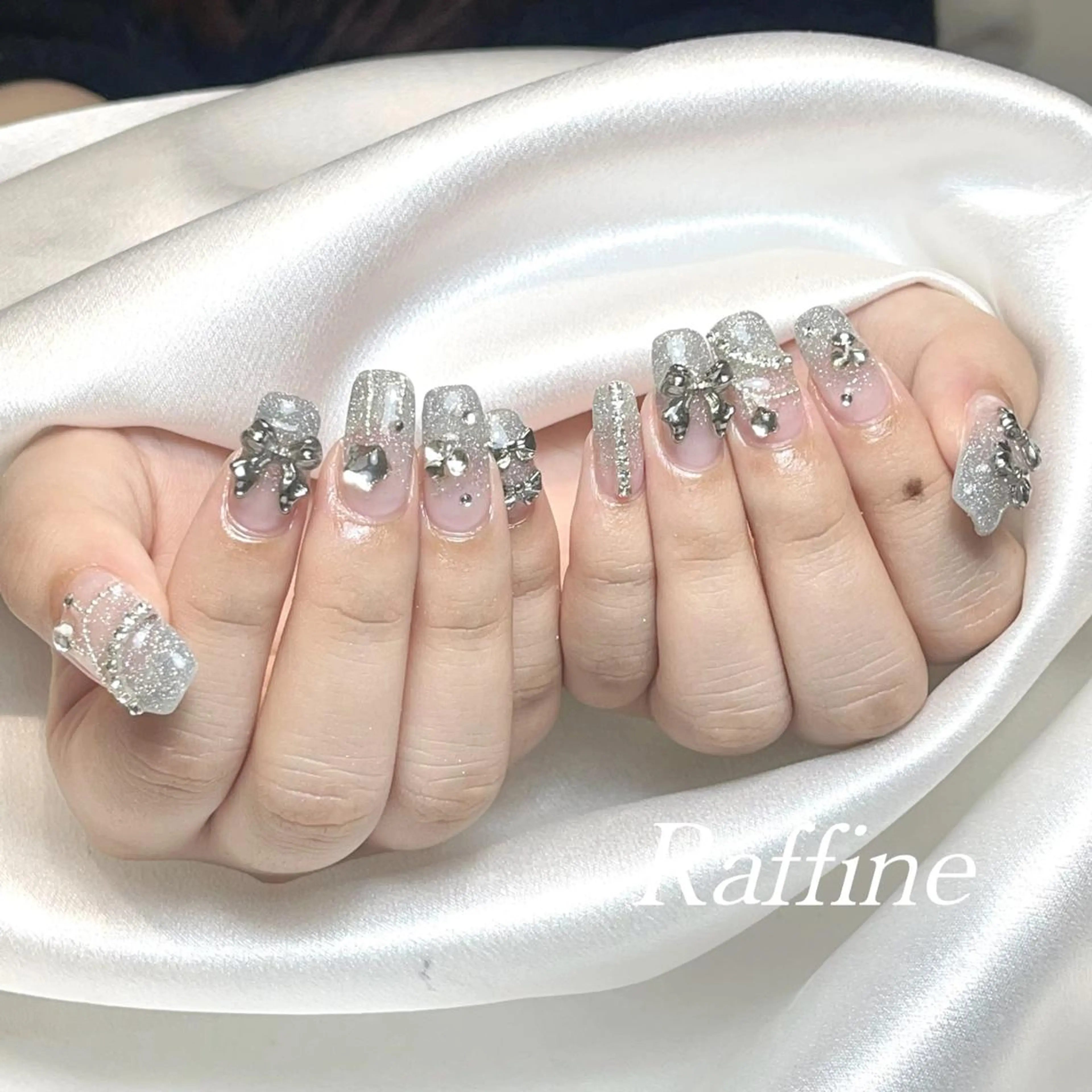ネイル RAFFINE 月🦋🩵のネイルデザイン