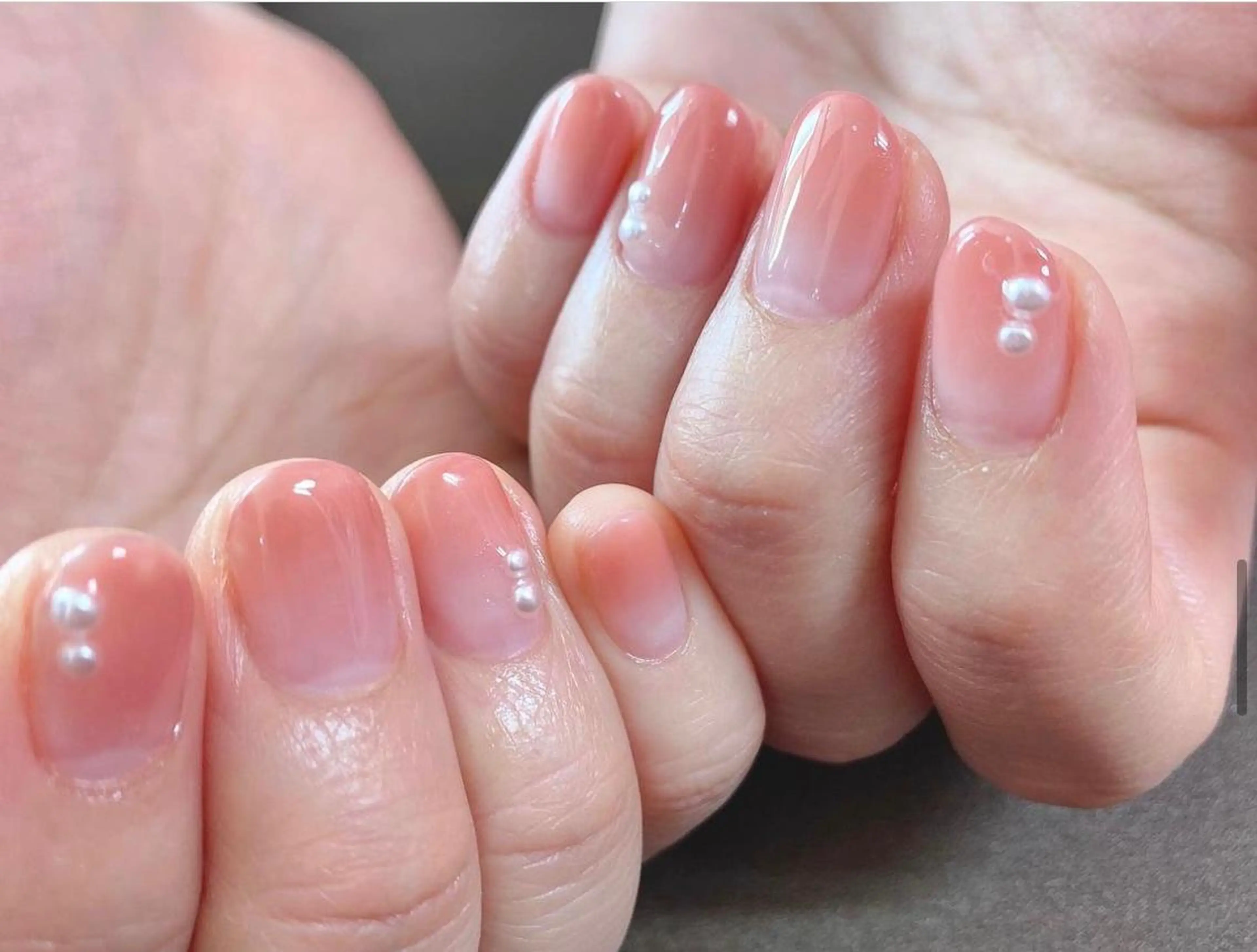 ネイル グラデーション ストーンネイル ハンドネイル ラルゴ所属・Largo ラルゴのネイルデザイン