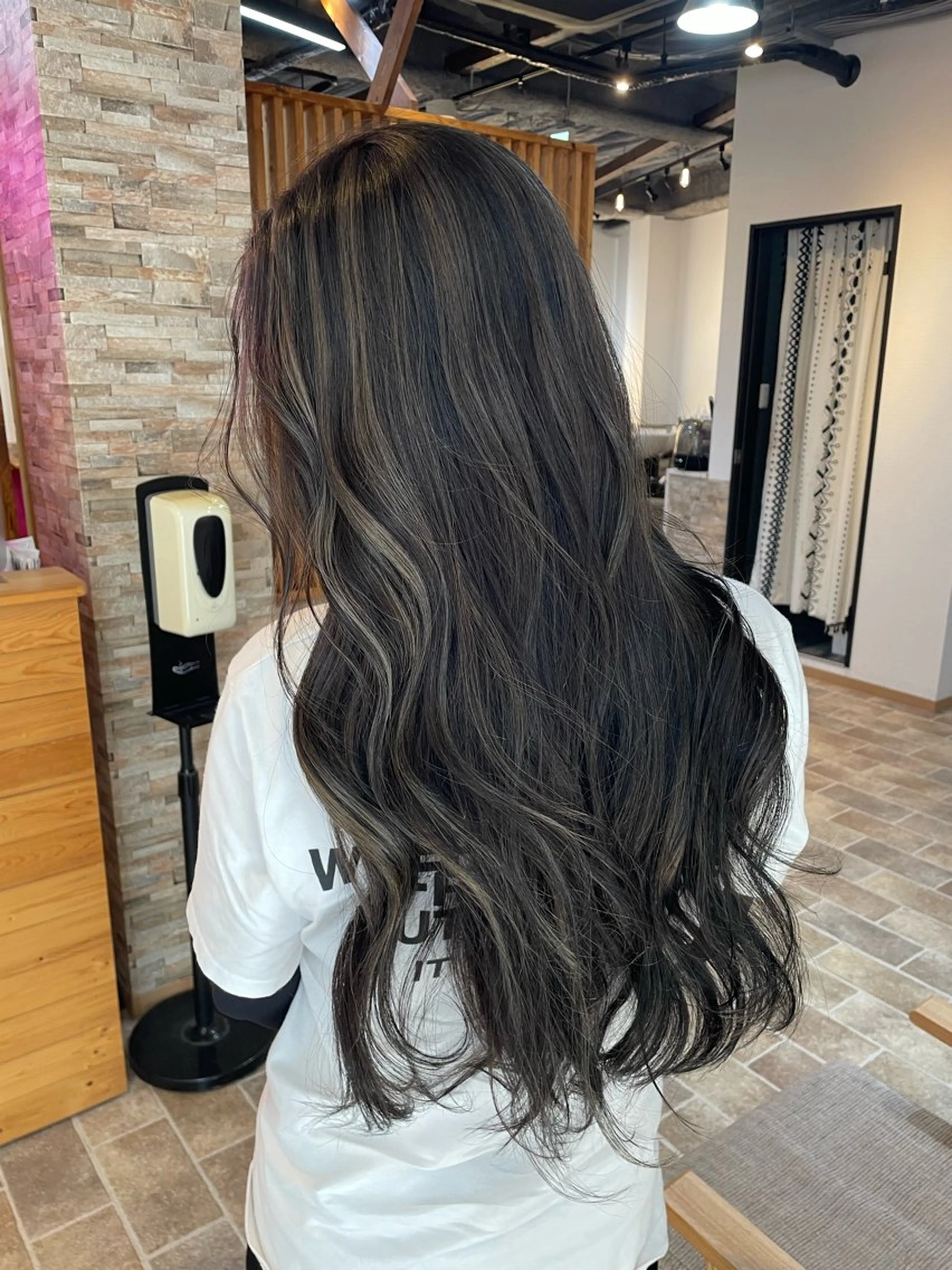 ロング カラー ハイライトカラー ハイライト ヘアカラー トリートメント STAR RIVER所属・YUI/ ブリーチカラー🌷のヘアスタイル