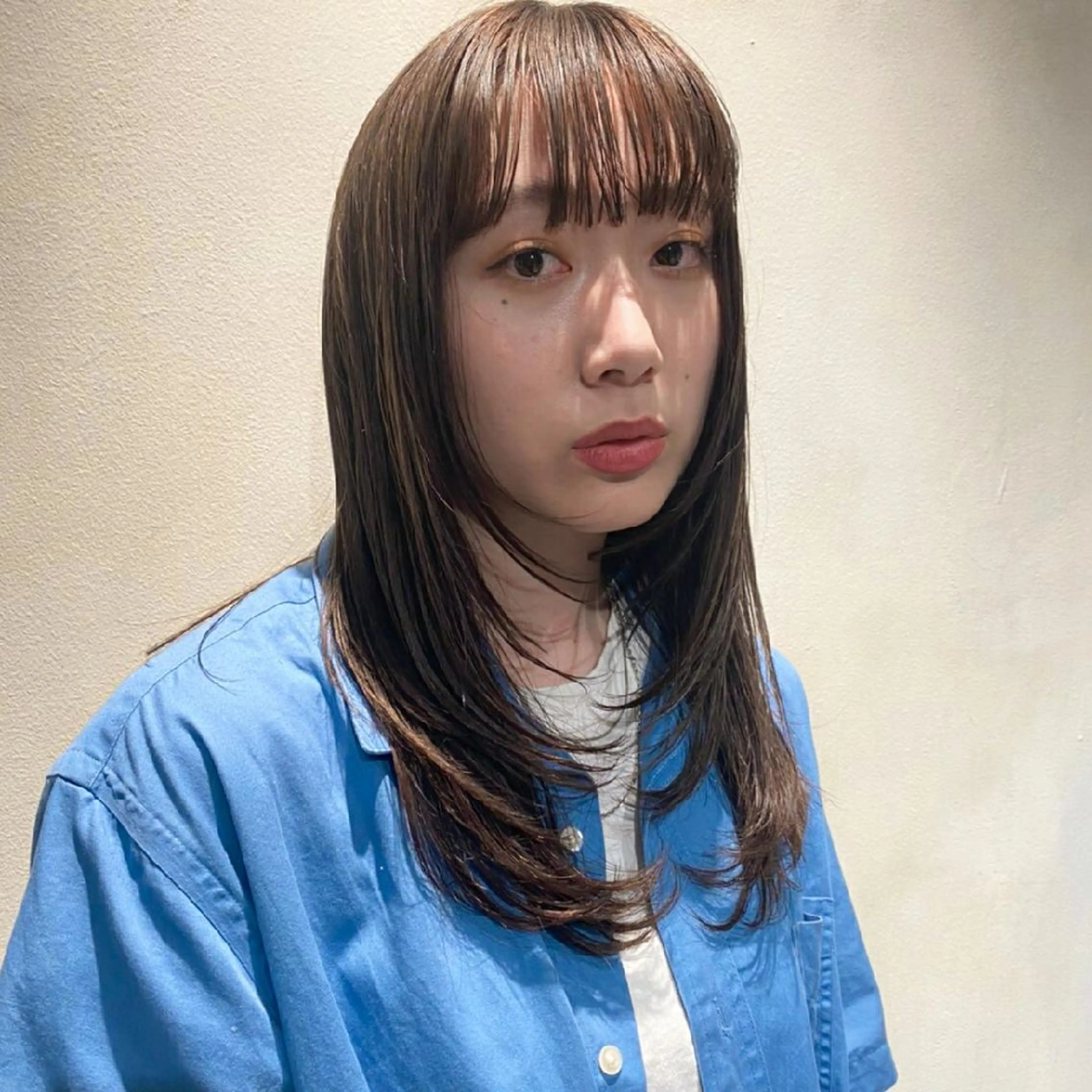 ミディアム カラー アッシュ ベージュカラー ブリーチ 韓国レイヤー　 suzuのヘアスタイル