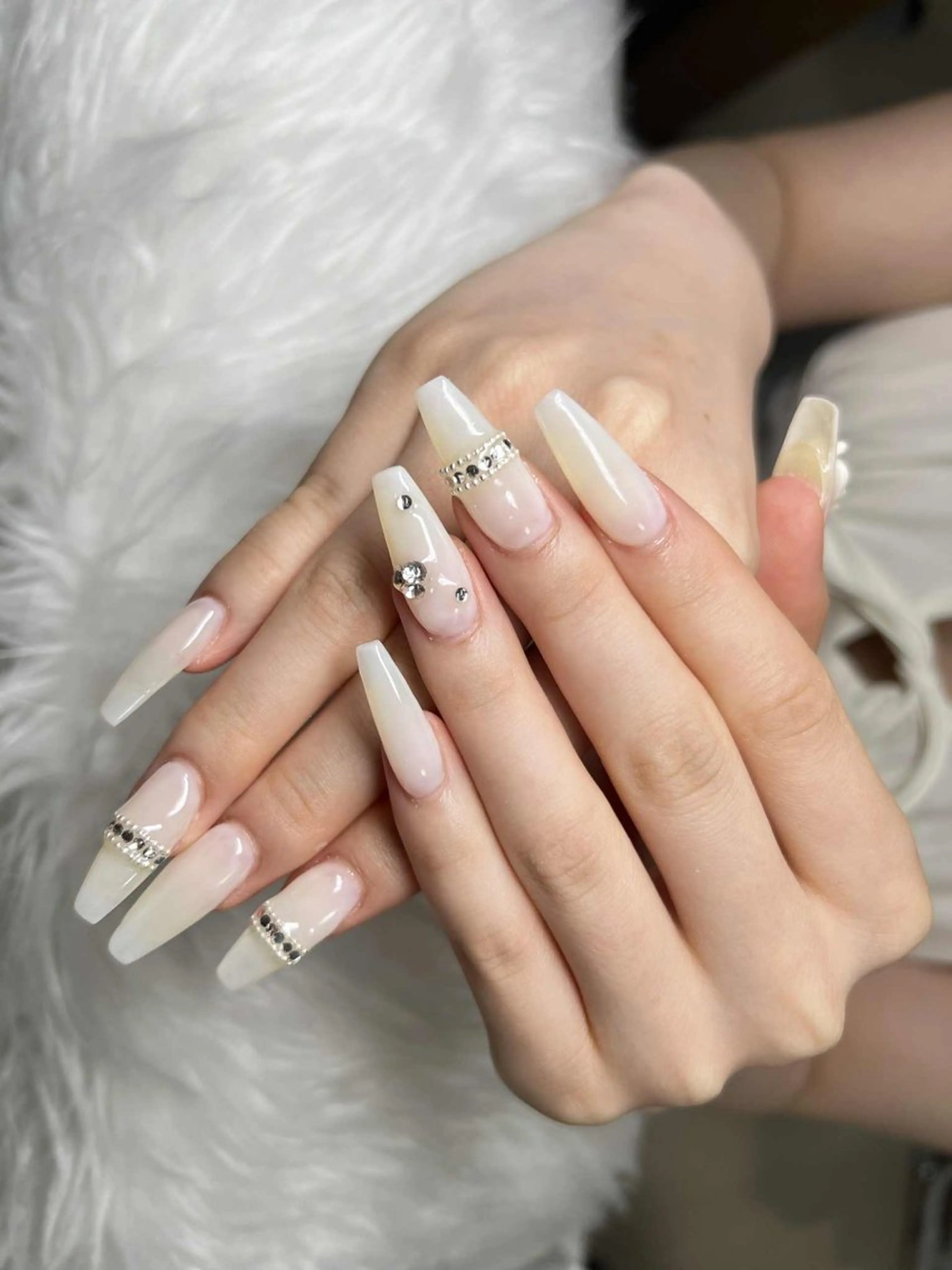 ネイル フレンチネイル ジェルネイル ガラスフレンチ ハロウィン ハート H.baby nail所属・H.baby Nail Salonのネイルデザイン