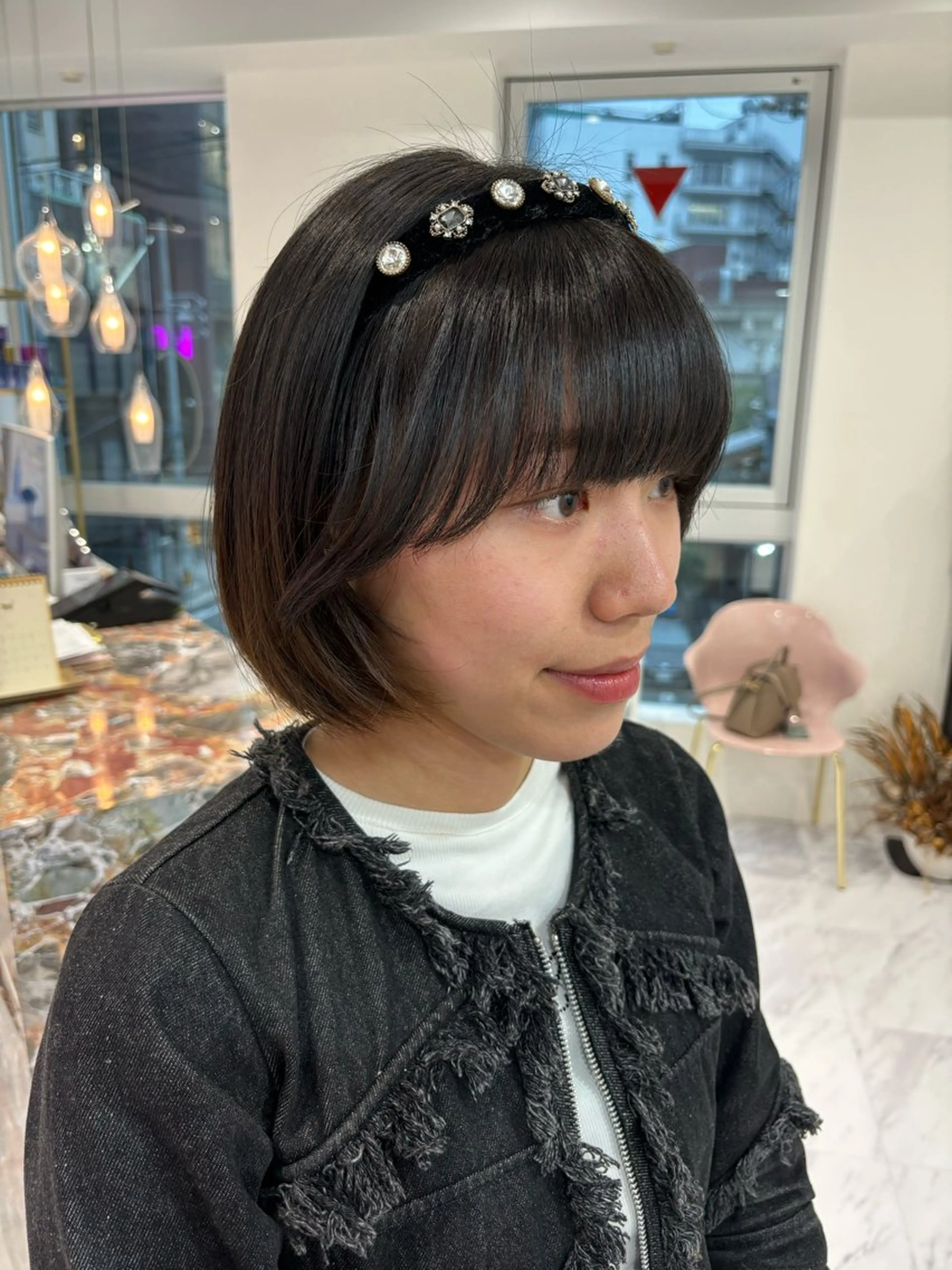 ショート 顔周りカット MONA SAYAKAのヘアスタイル