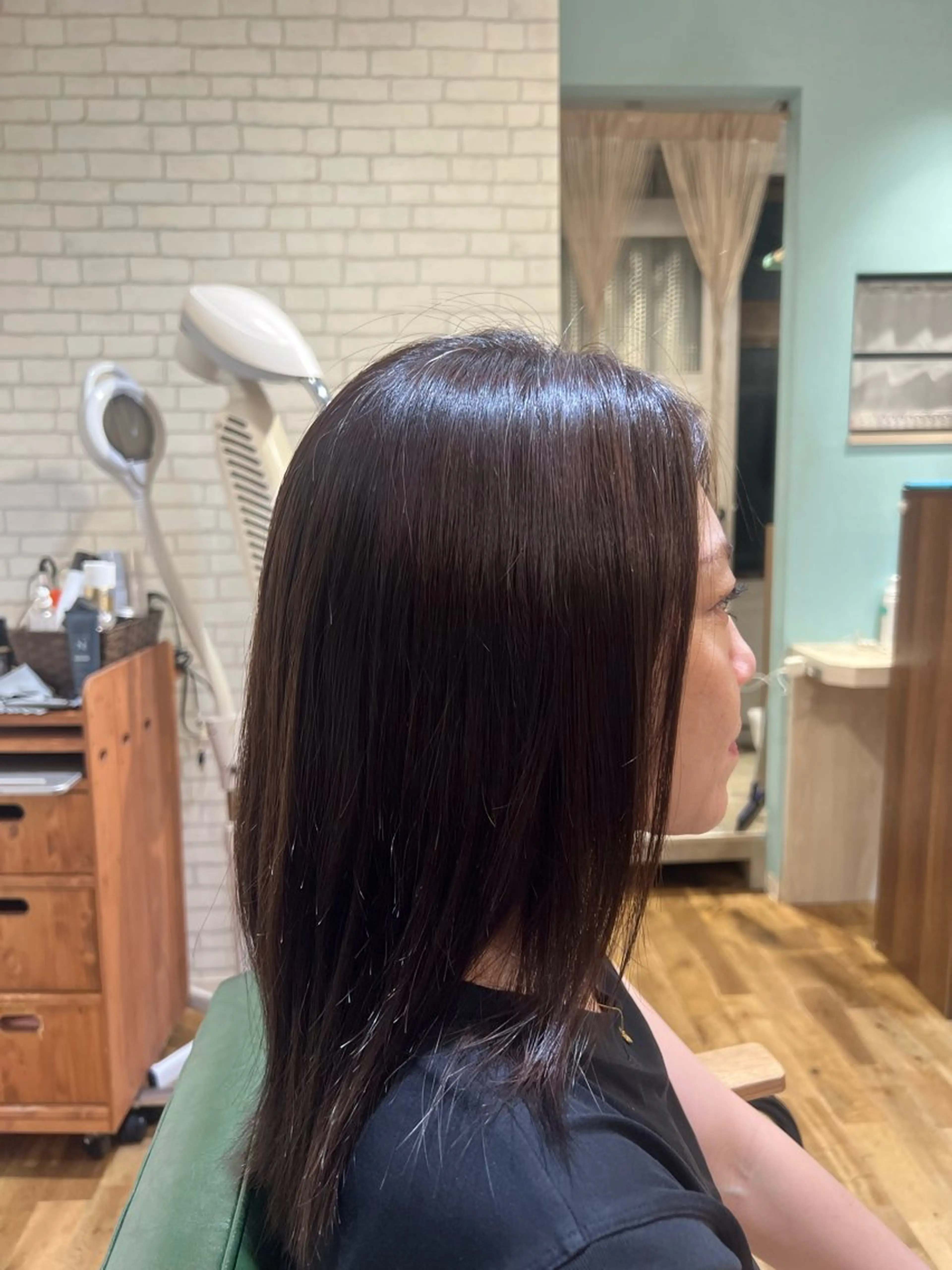 ミディアム カット ヘアカラー 艶カラー🫧 推しカラー🧸楽歌のヘアスタイル
