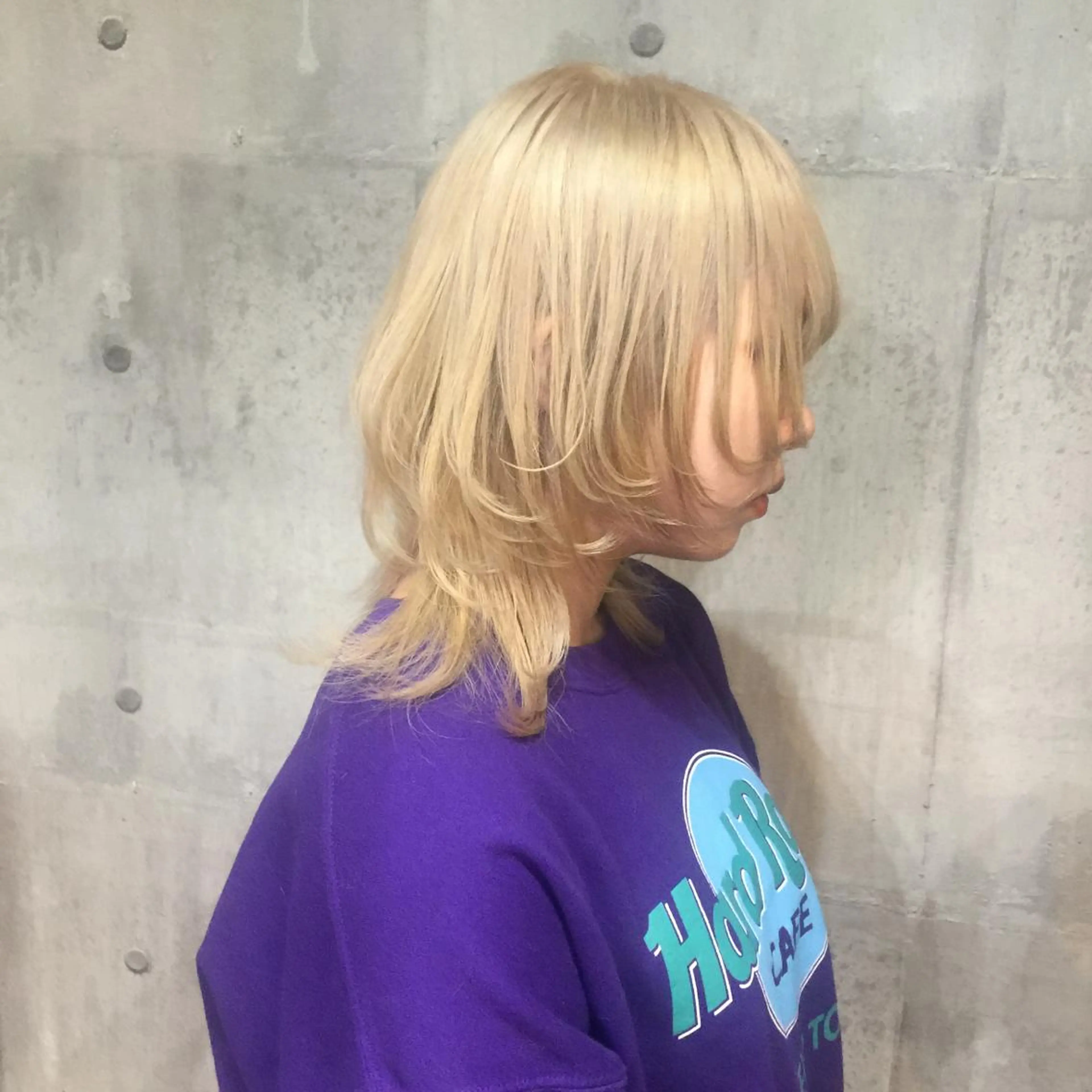 セミロング カラー ベージュカラー ホワイトベージュ ウルフカット ホワイト&レイヤーカ ットエクステ長畠俊輔のヘアスタイル
