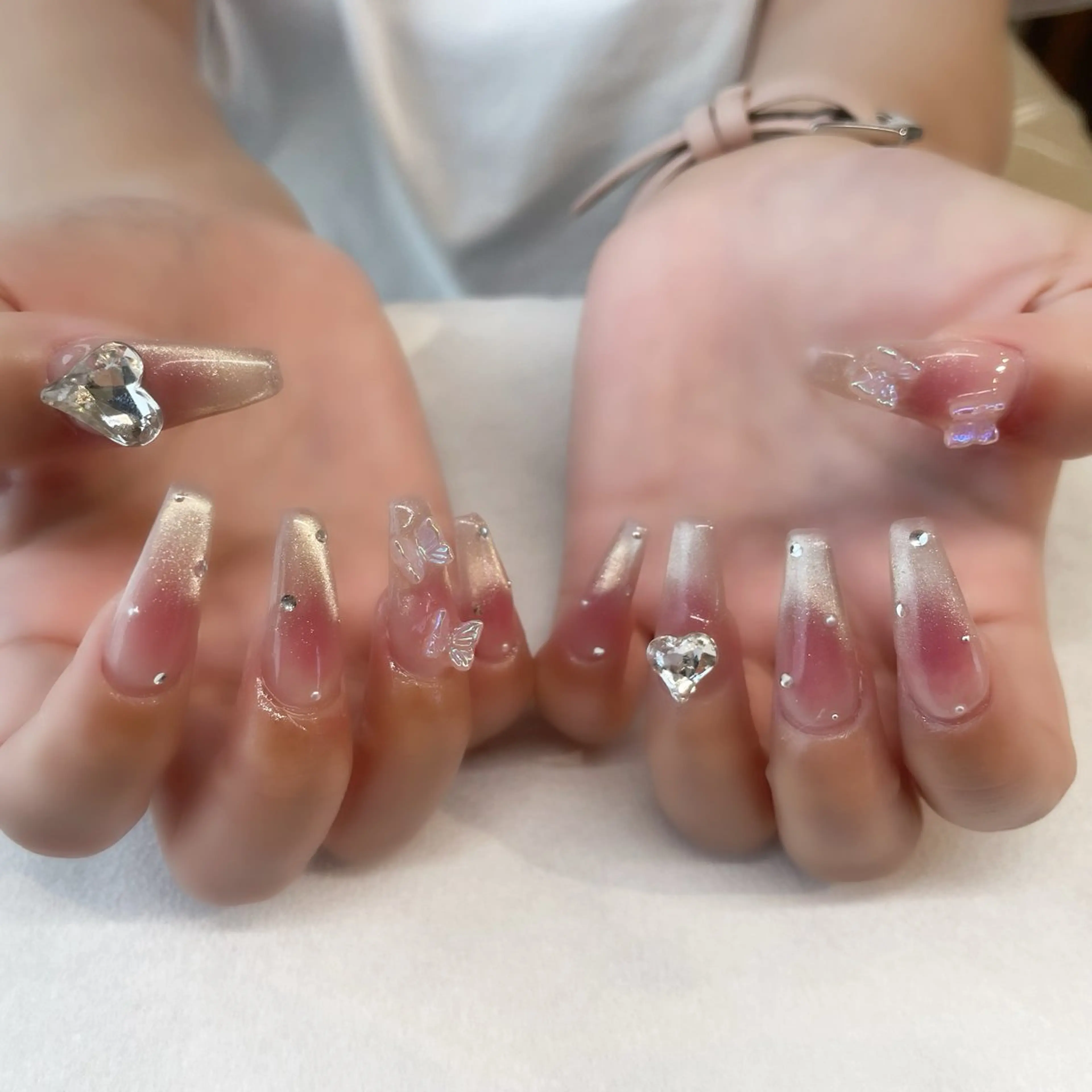ネイル ハンドネイル 🌈🐰 saki. m 🐰🌈のネイルデザイン