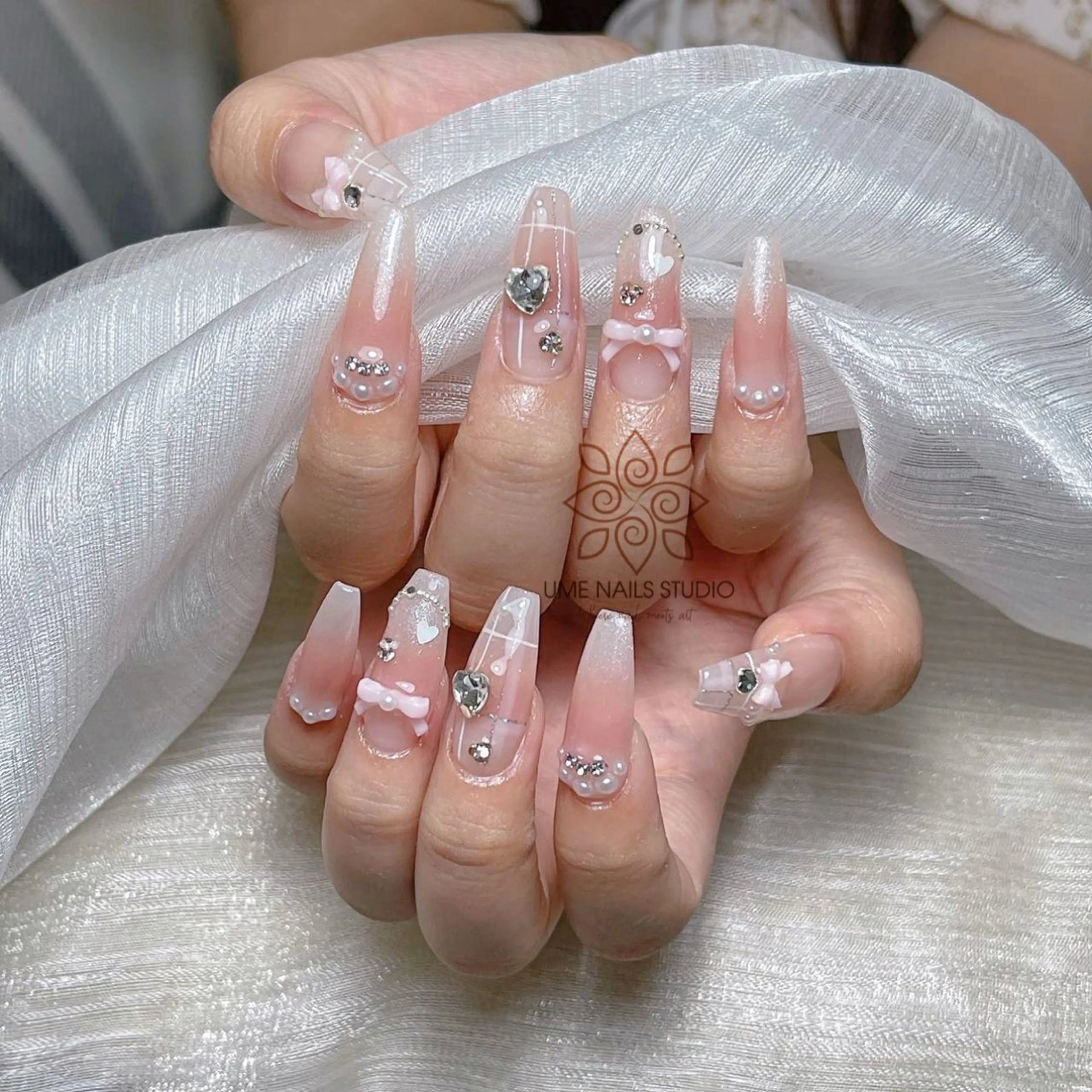 ネイル チークネイル クリアネイル ガーリー キラキラネイル 韓国ネイル Ume Nail Studioのネイルデザイン