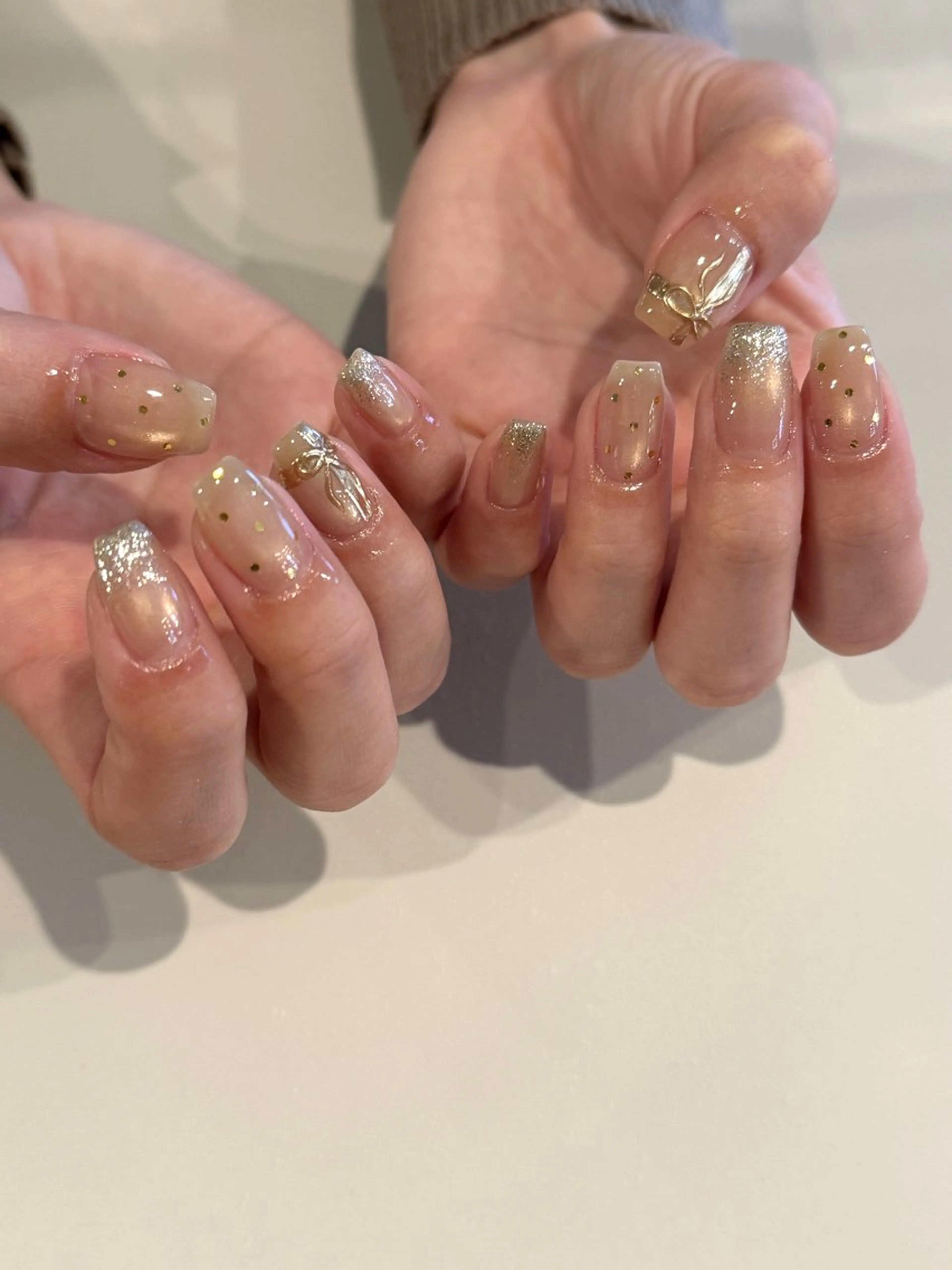 ネイル ドット マグネットネイル 持ち込み 冬ネイル クリスマス ハンドネイル ikoi🫧 Kotomiのネイルデザイン